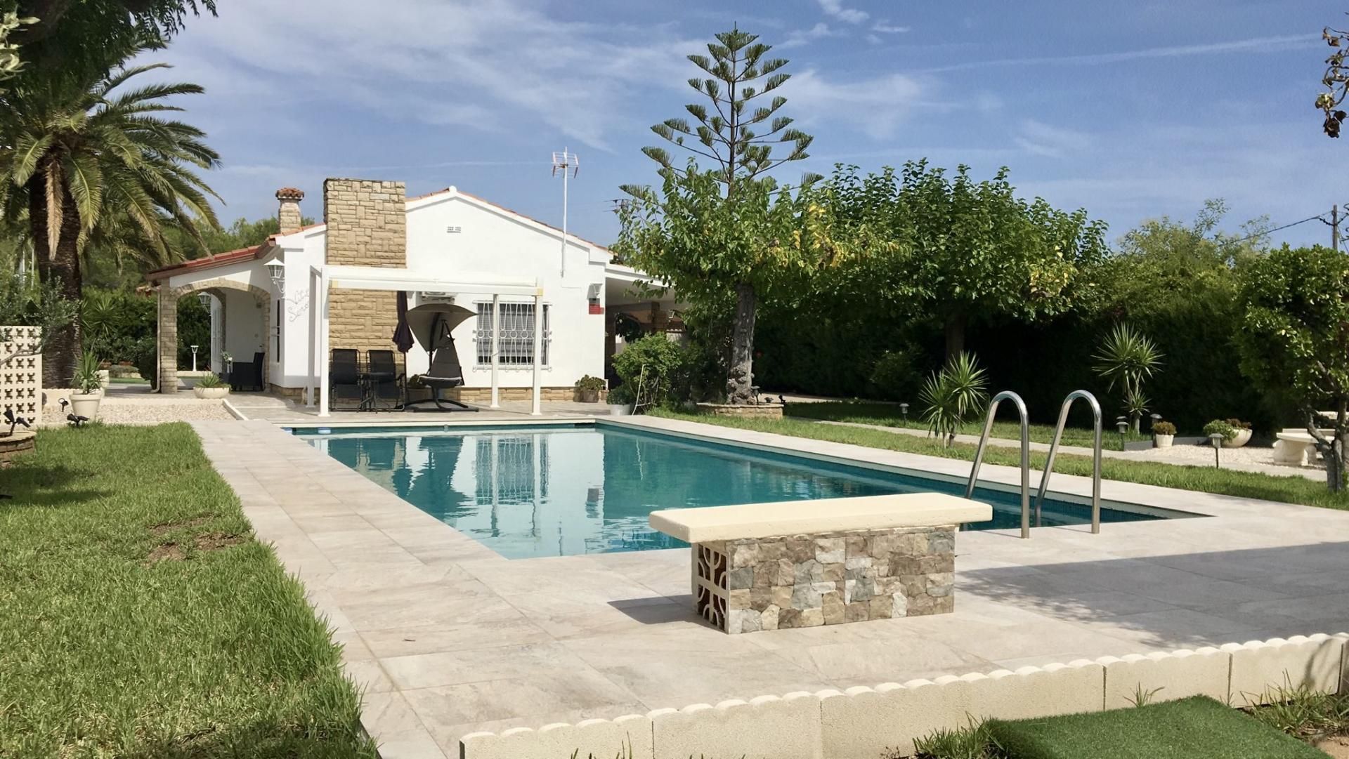 Piscina de Casa o chalet en venta en Mont-roig del Camp con Aire acondicionado, Jardín privado y Trastero