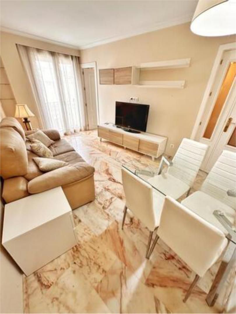 Sala d'estar de Pis de lloguer en  Sevilla Capital amb Calefacció, Terrassa i Moblat