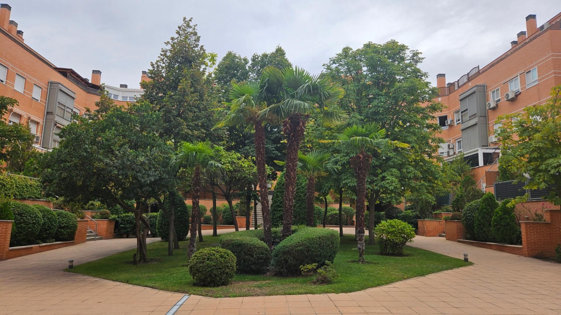 Garden of Flat to share in  Madrid Capital  with Heating, Parquet flooring and Terrace