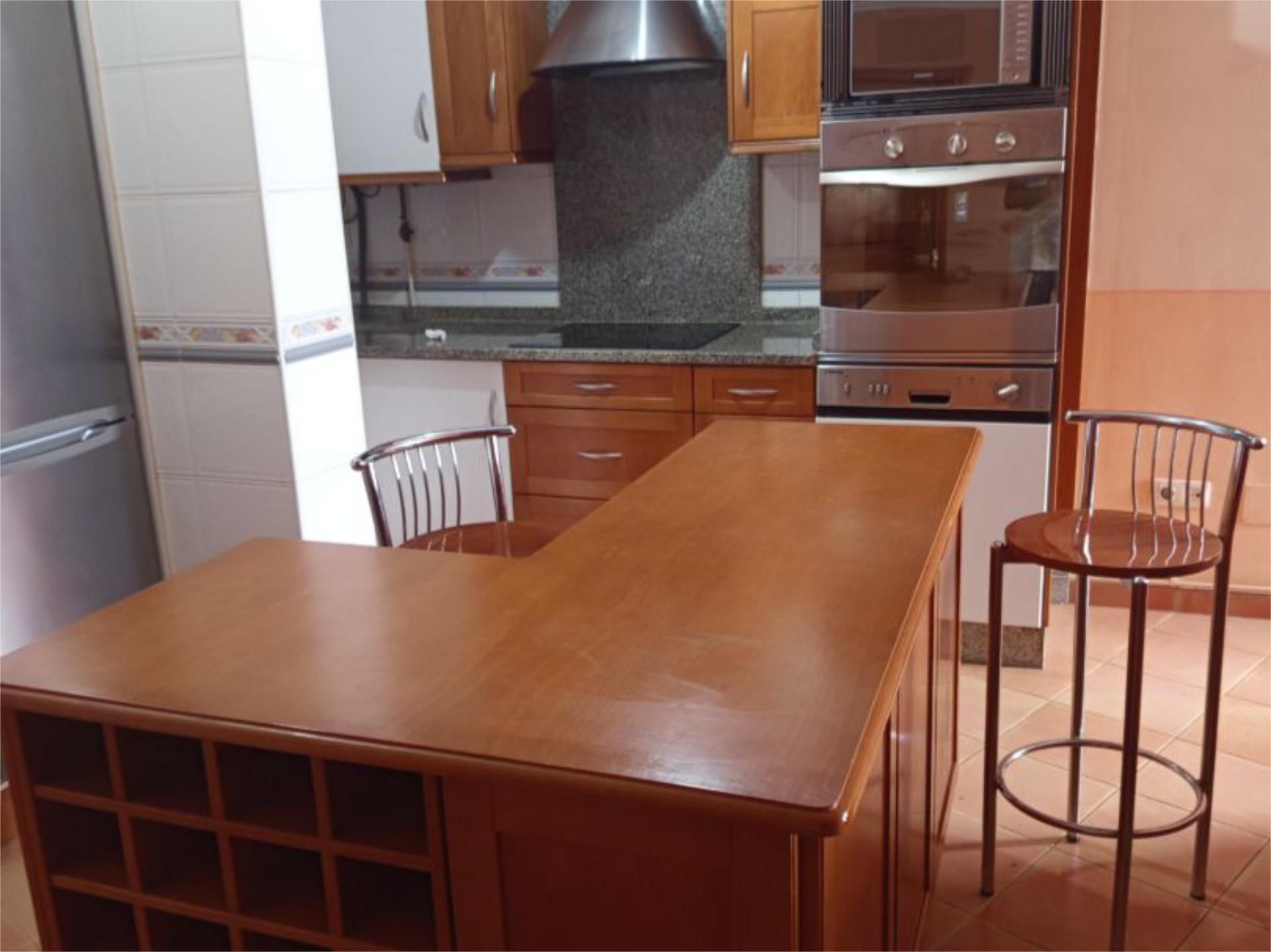 Cuina de Dúplex de lloguer en Ames amb Calefacció, Traster i Moblat