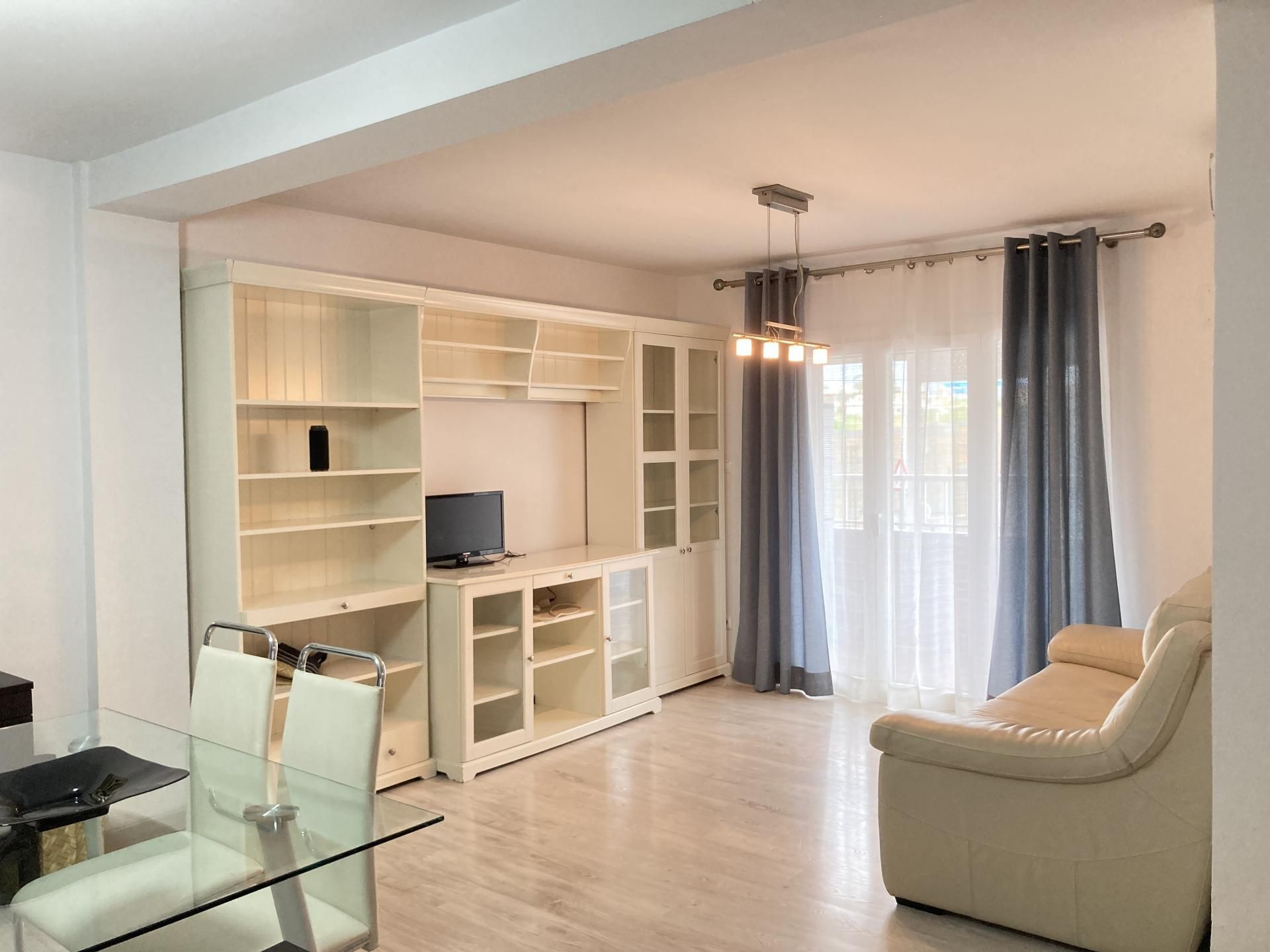 Sala de estar de Piso de alquiler en Alcalá de Guadaira con Aire acondicionado, Terraza y Amueblado