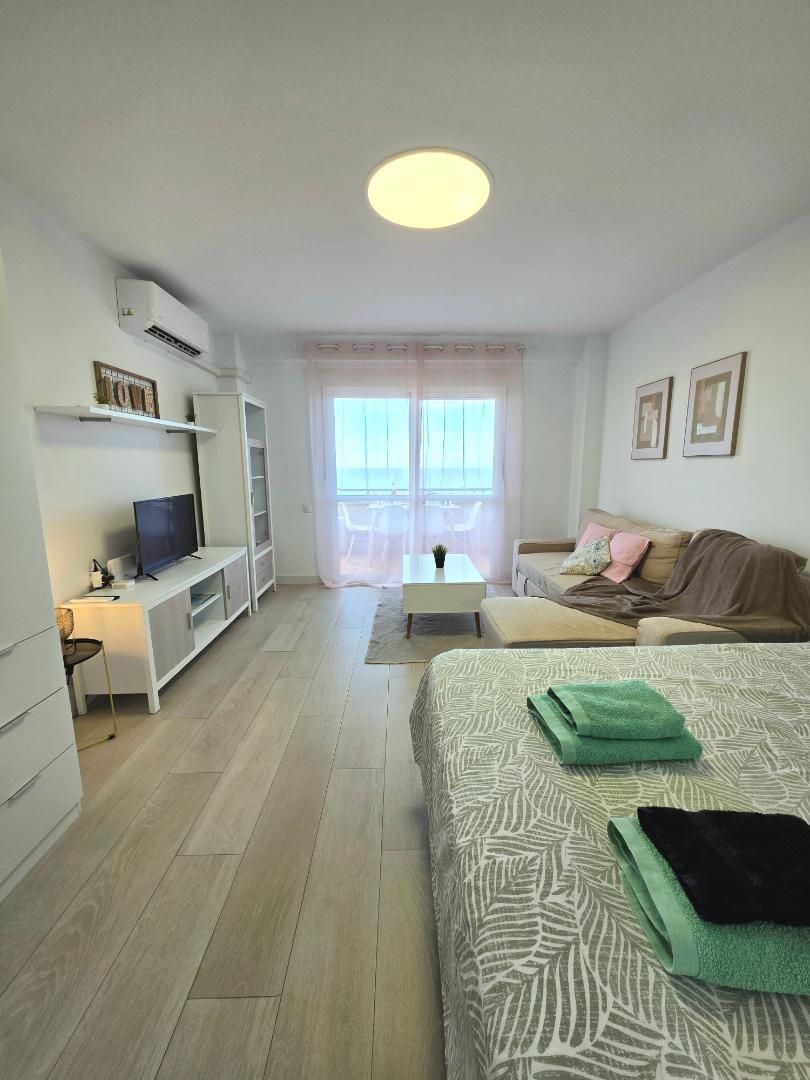 Habitación de Estudio de alquiler en Roquetas de Mar con Aire acondicionado, Terraza y Amueblado