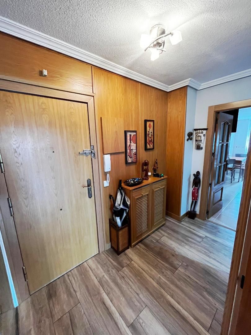 Flat for sale in  Toledo Capital  with Air Conditioner, Swimming Pool and Balcony