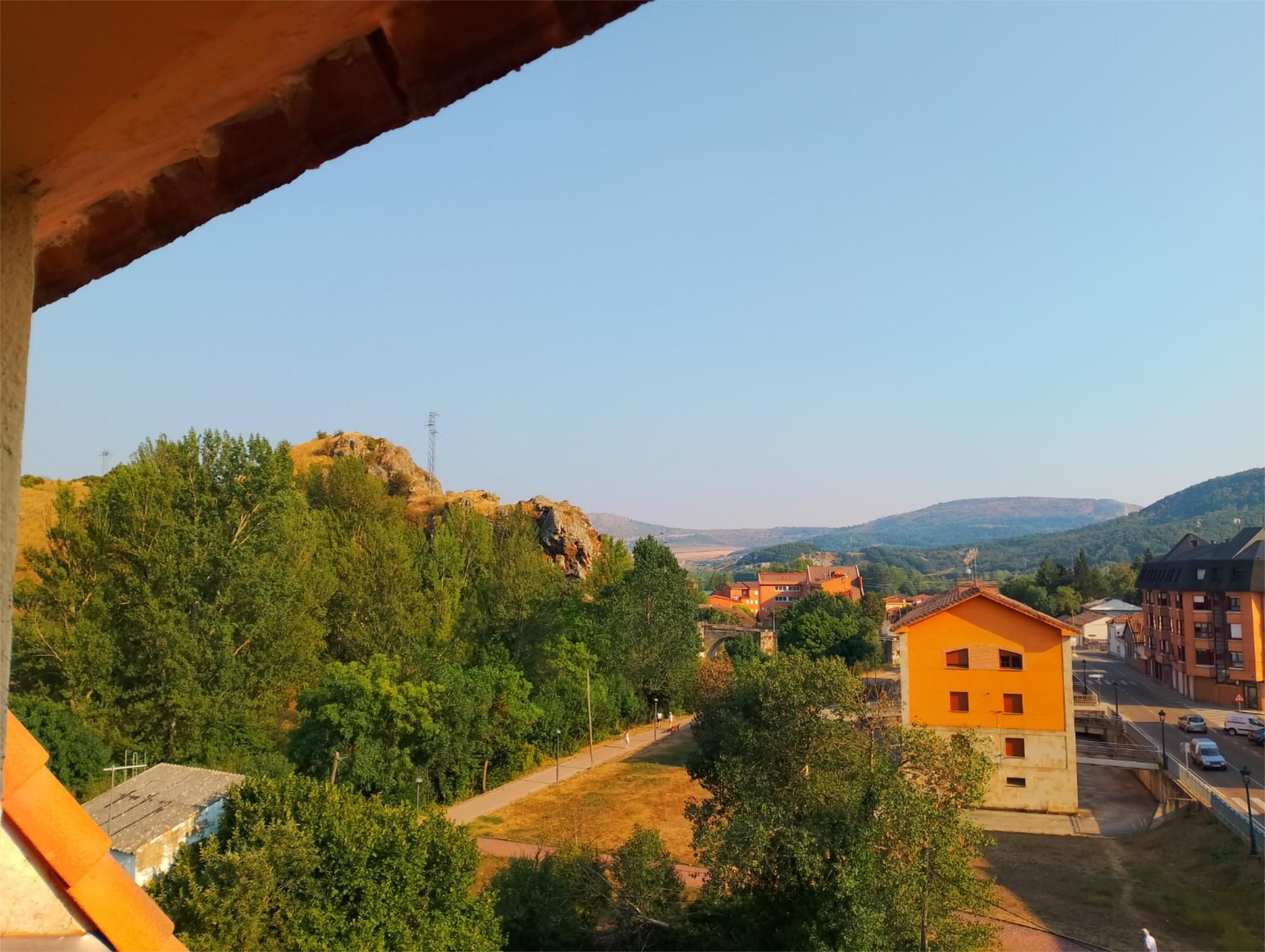 Vista exterior de Piso en venta en Cervera de Pisuerga con Calefacción, Parquet y Trastero
