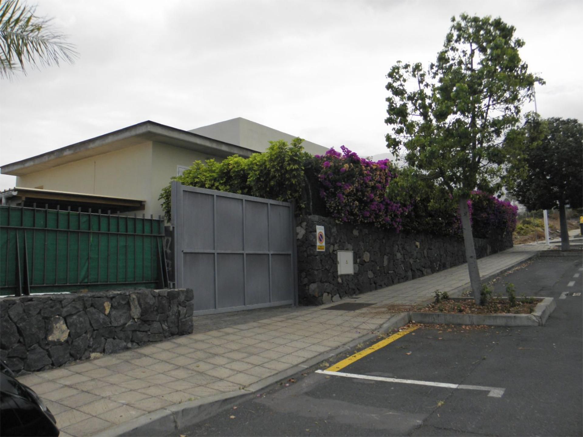 Vista exterior de Casa o xalet de lloguer en La Orotava amb Jardí privat, Parquet i Terrassa