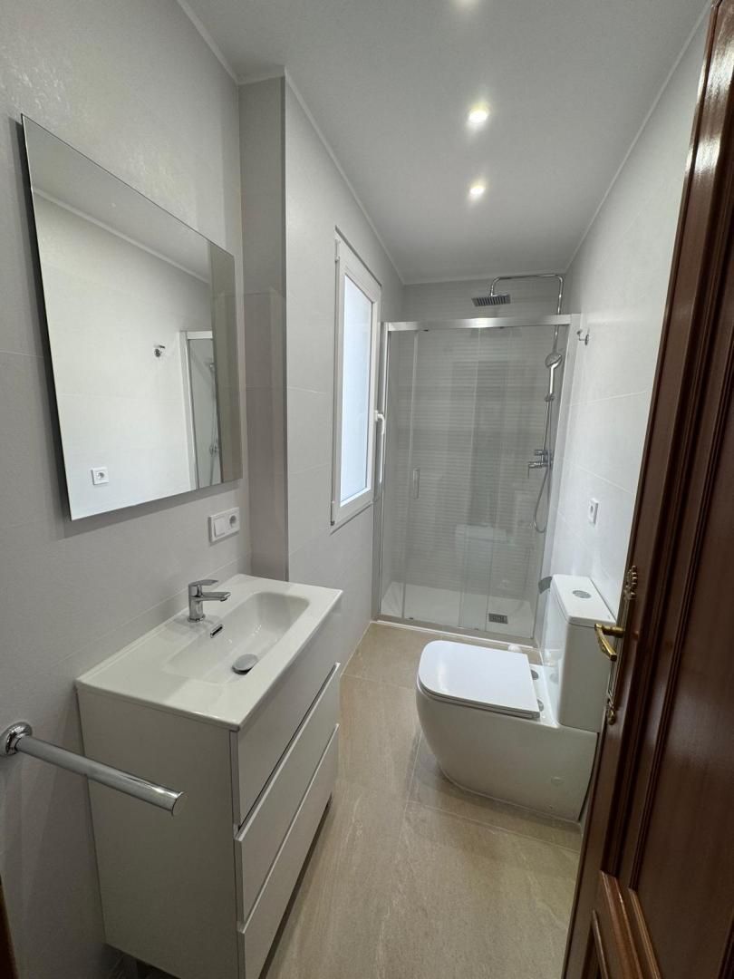 Baño de Piso de alquiler en Ibeas de Juarros con Calefacción, Parquet y Amueblado