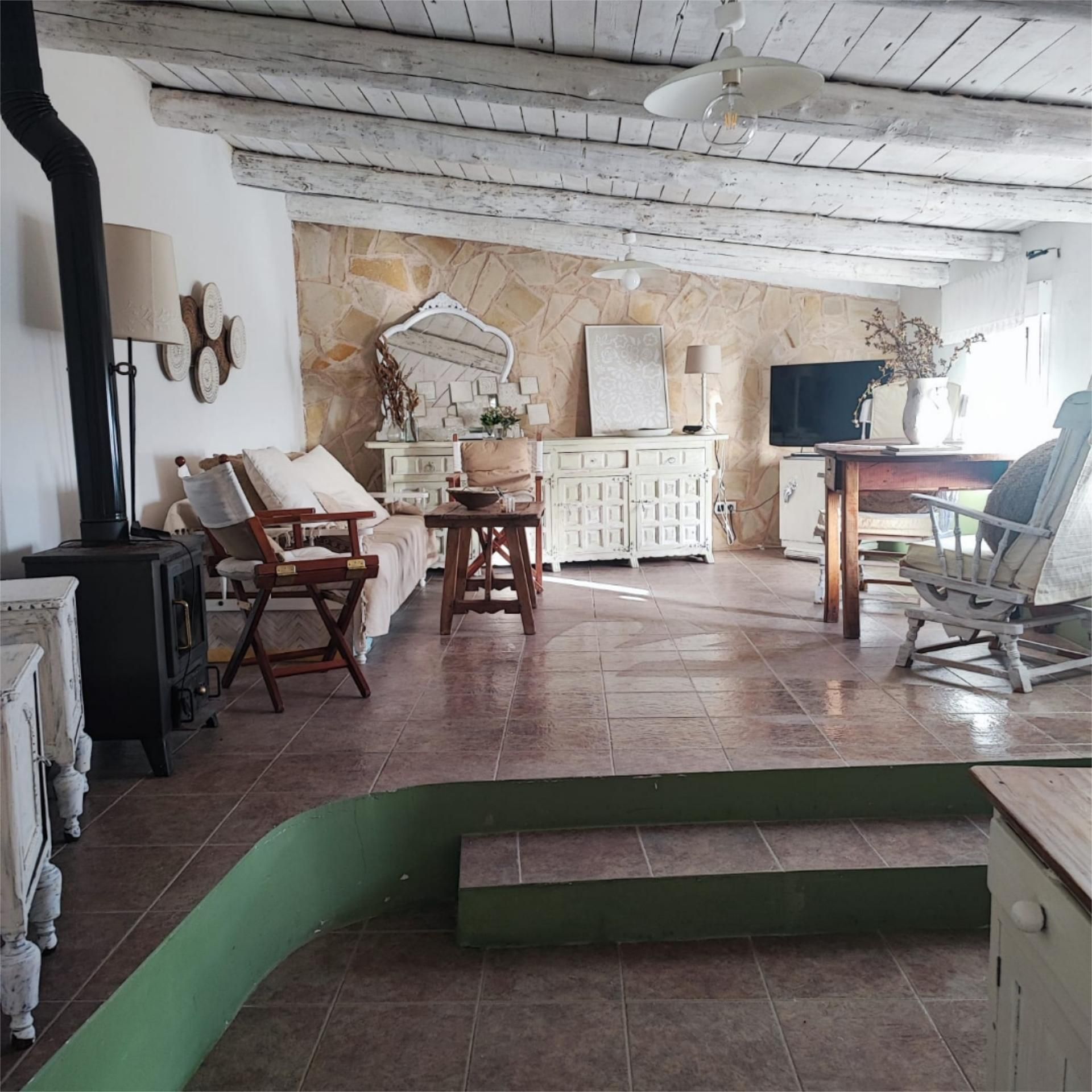 Sala d'estar de Casa adosada en venda en Zafra de Záncara amb Calefacció, Jardí privat i Terrassa
