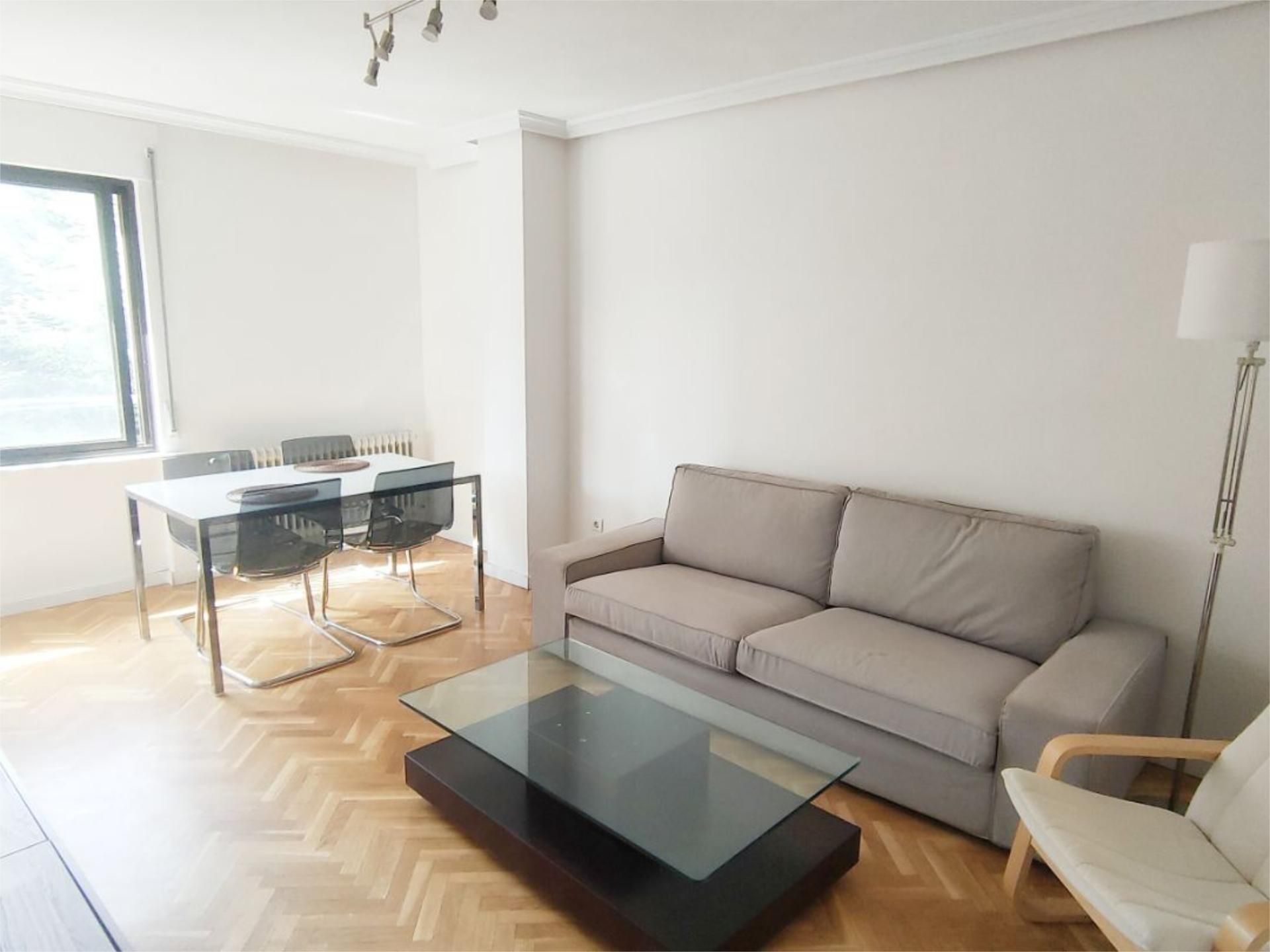 Living room of Flat for sale in Salamanca Capital  with Heating, Parquet flooring and Terrace