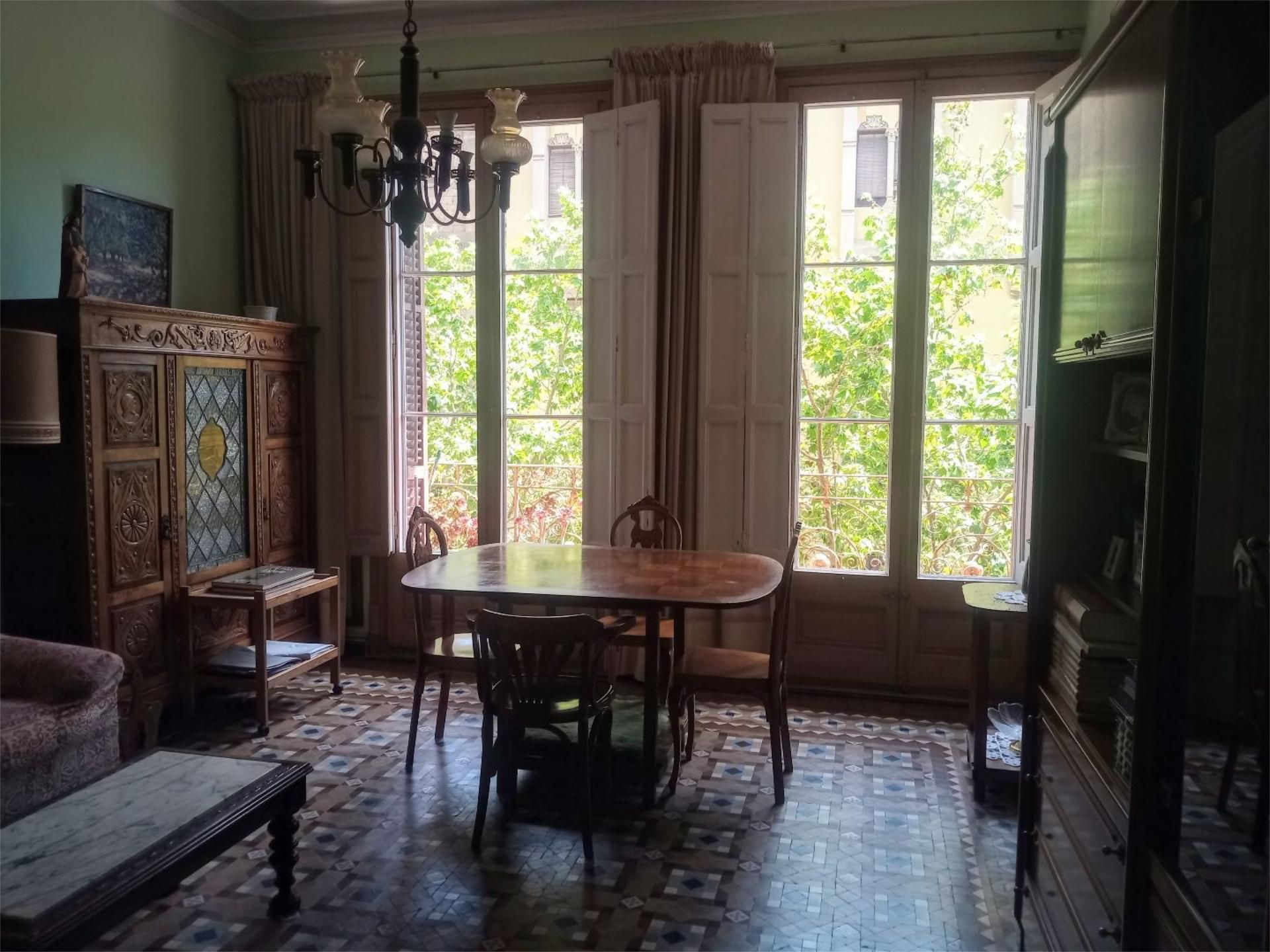 Dining room of Flat to share in  Barcelona Capital  with Heating, Furnished and Balcony