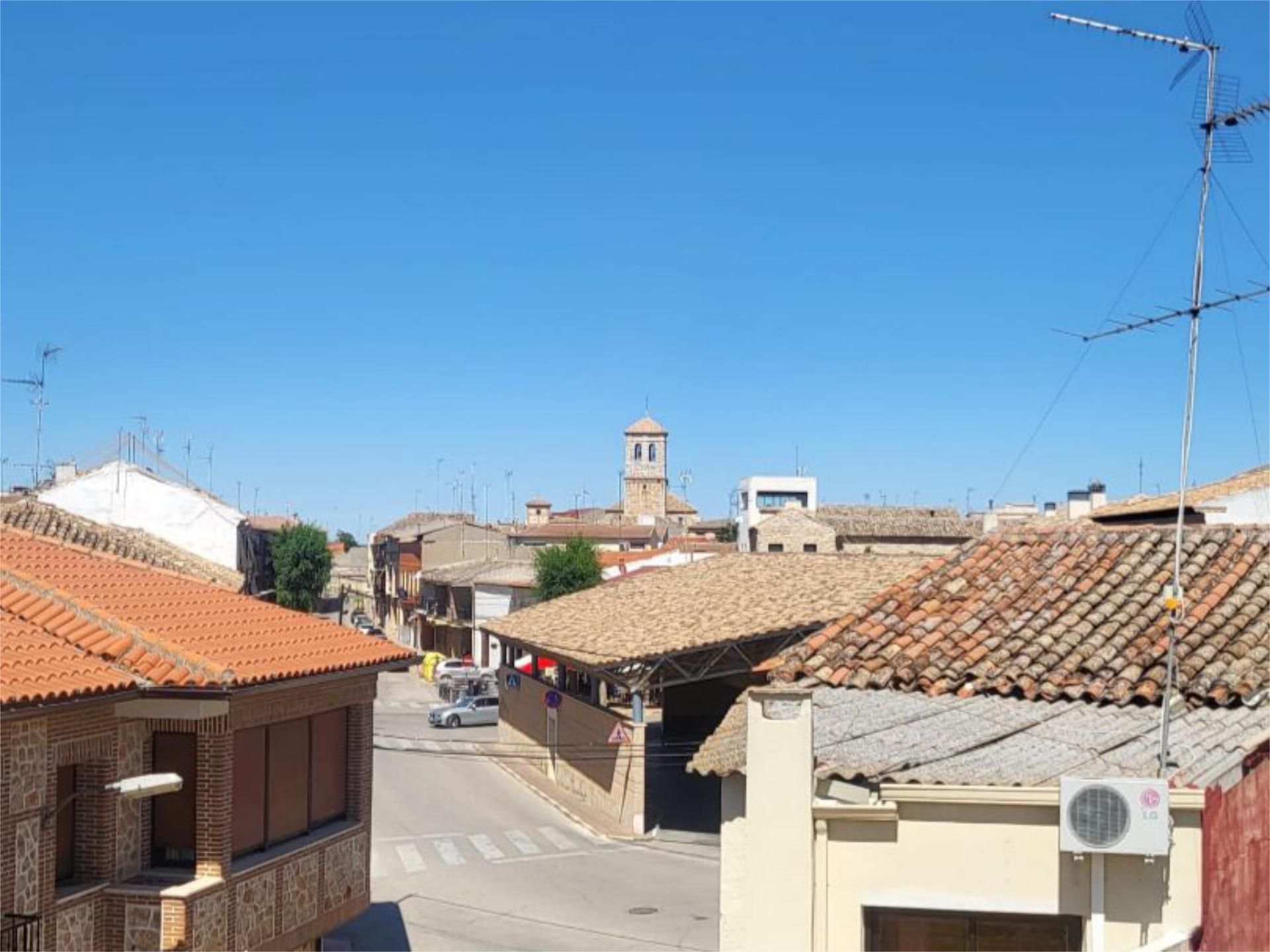 Vista exterior de Casa adosada de lloguer en Corral de Almaguer amb Terrassa, Moblat i Balcó