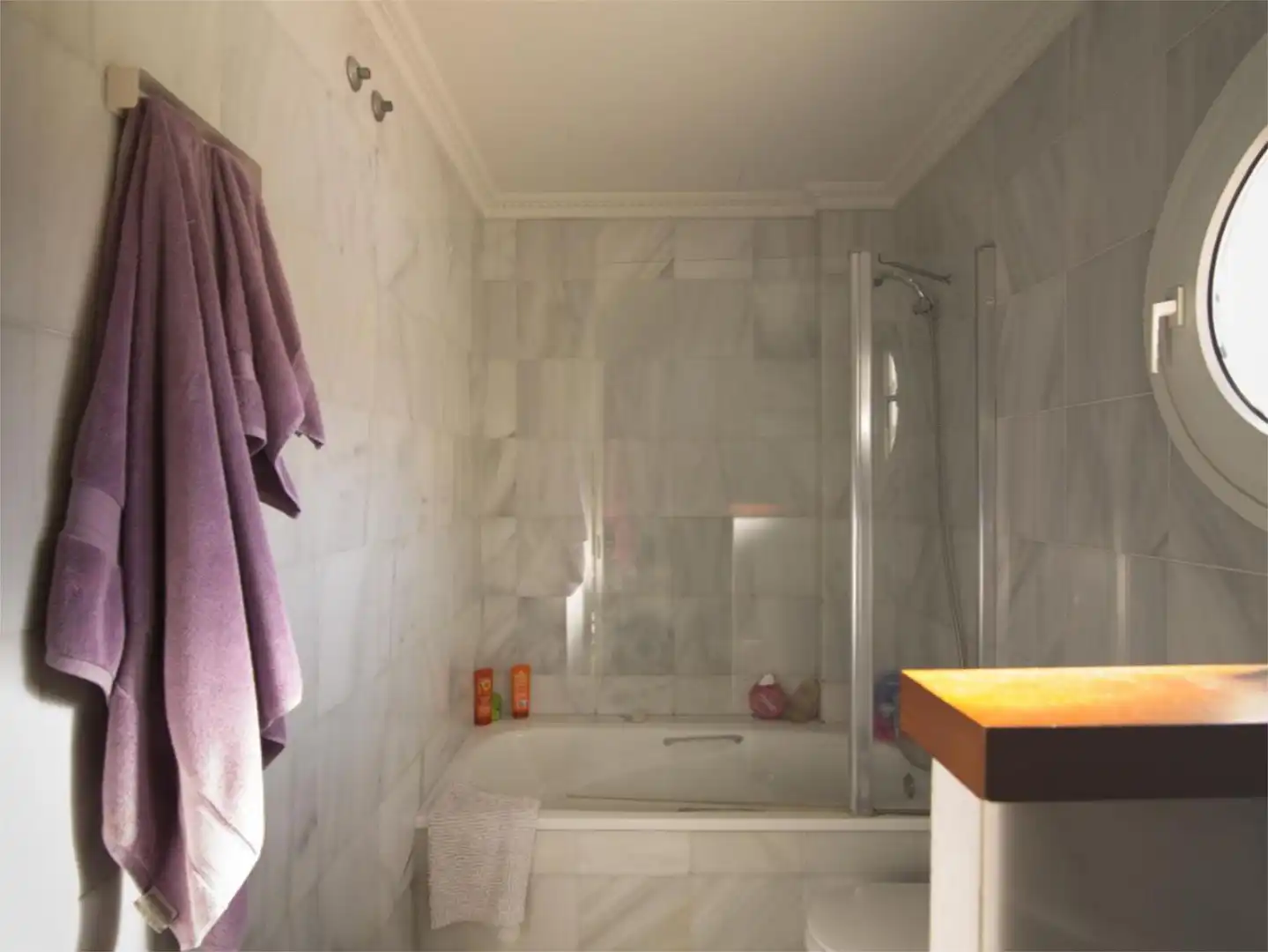 Bathroom of Flat for sale in Sevilla  with Air Conditioner, Heating and Private garden