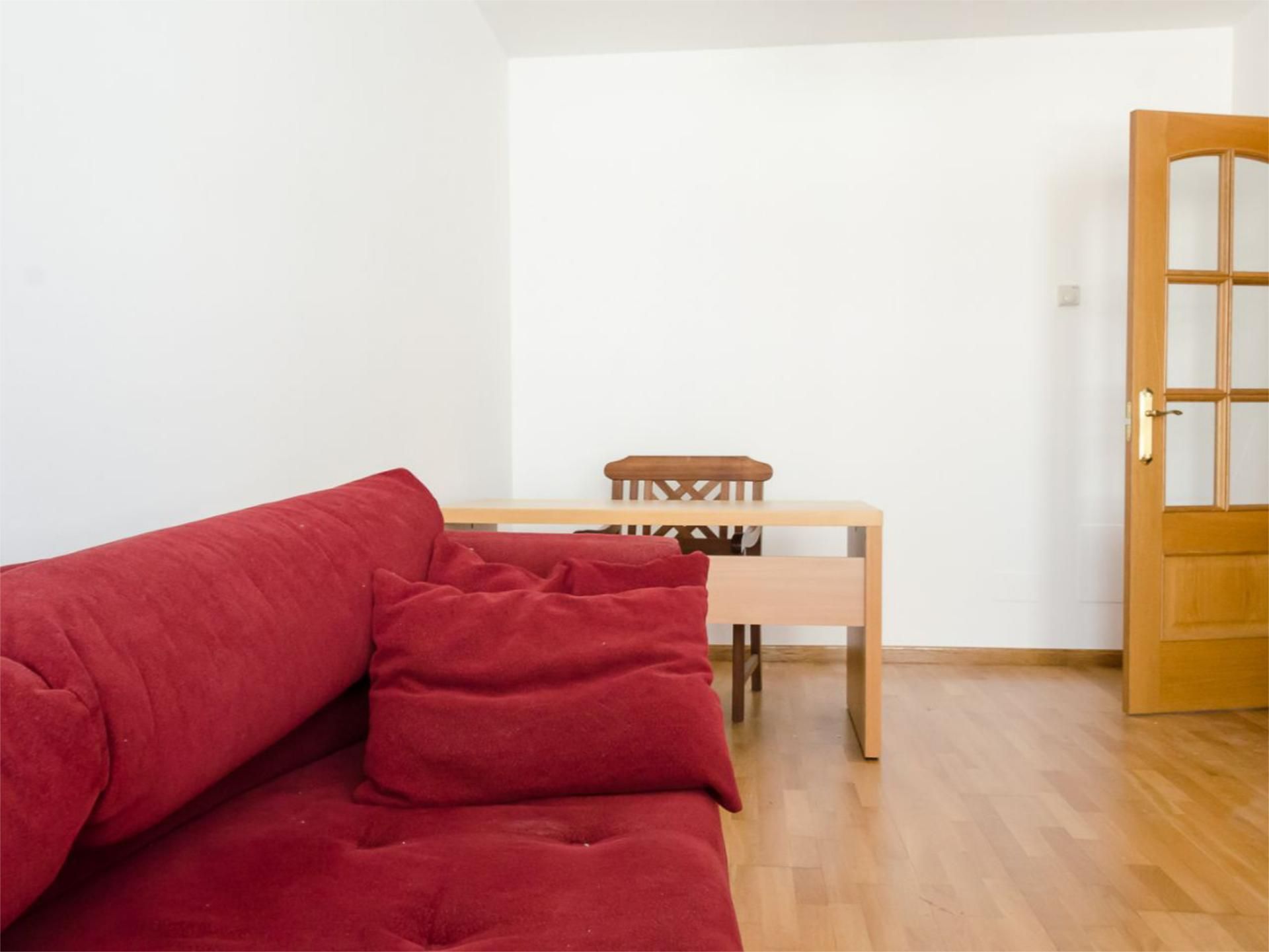 Living room of Flat to rent in Lugo Capital  with Heating, Private garden and Parquet flooring