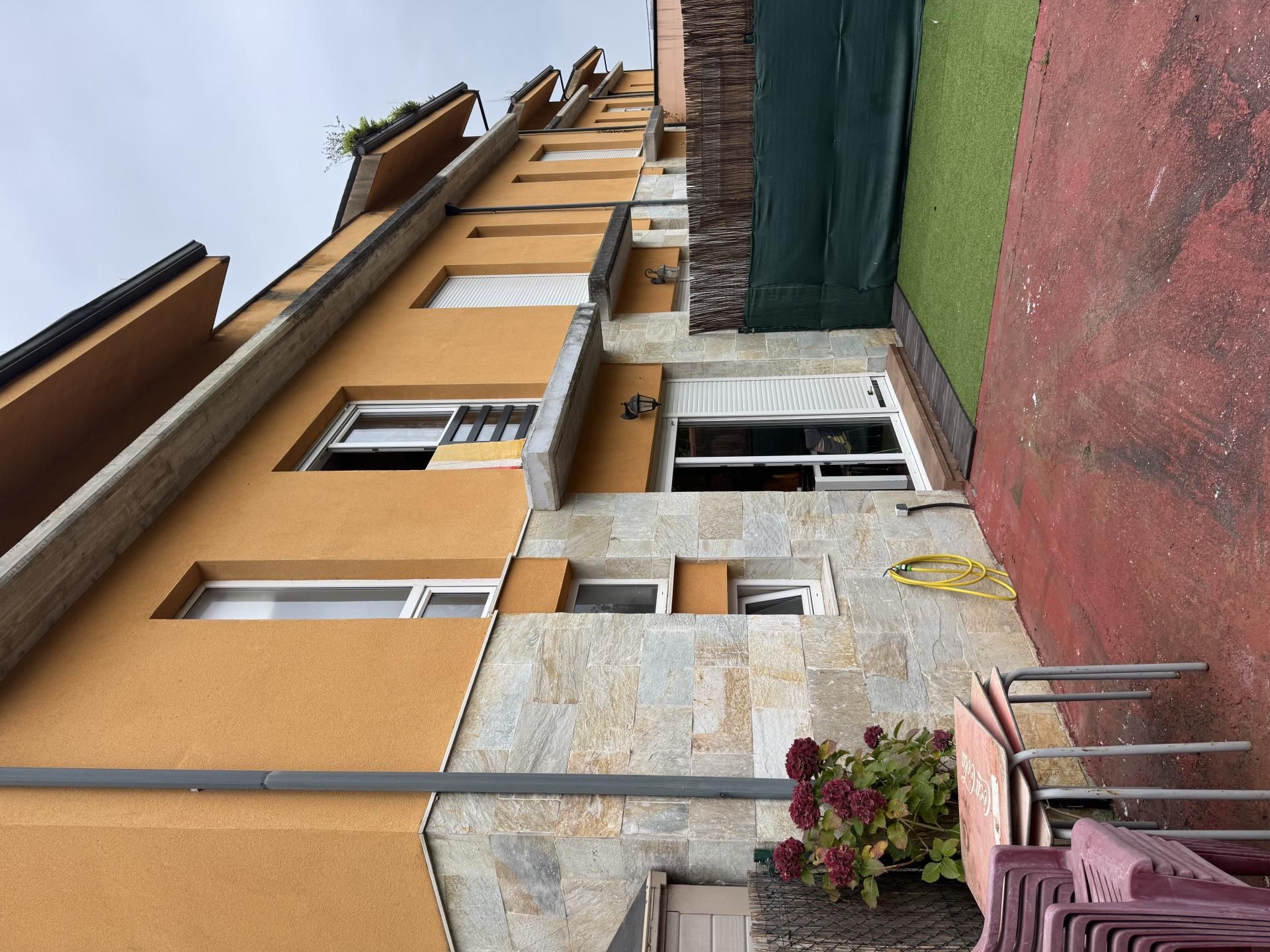 Vista exterior de Casa o xalet en venda en Miengo amb Calefacció, Jardí privat i Parquet