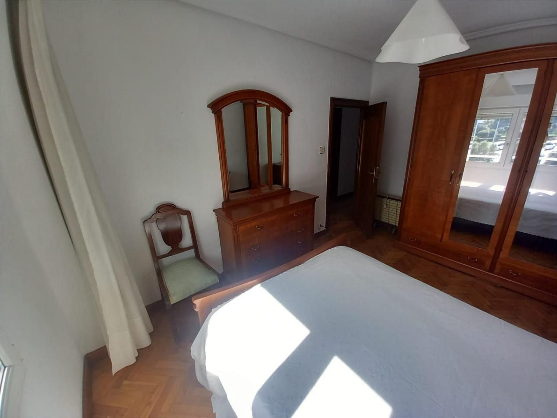 Bedroom of Flat to rent in Santander  with Parquet flooring and Furnished
