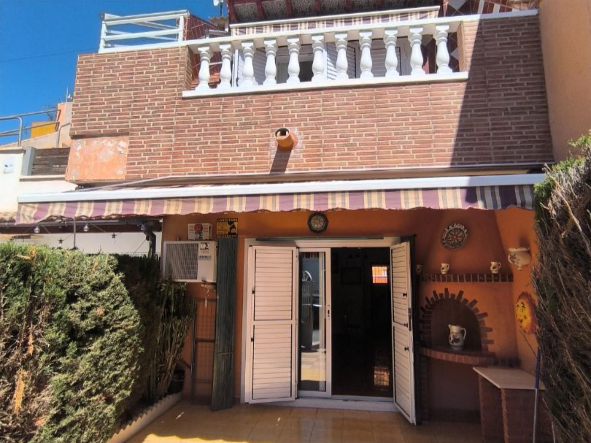 Vista exterior de Dúplex en venta en Torrevieja con Aire acondicionado, Jardín privado y Terraza