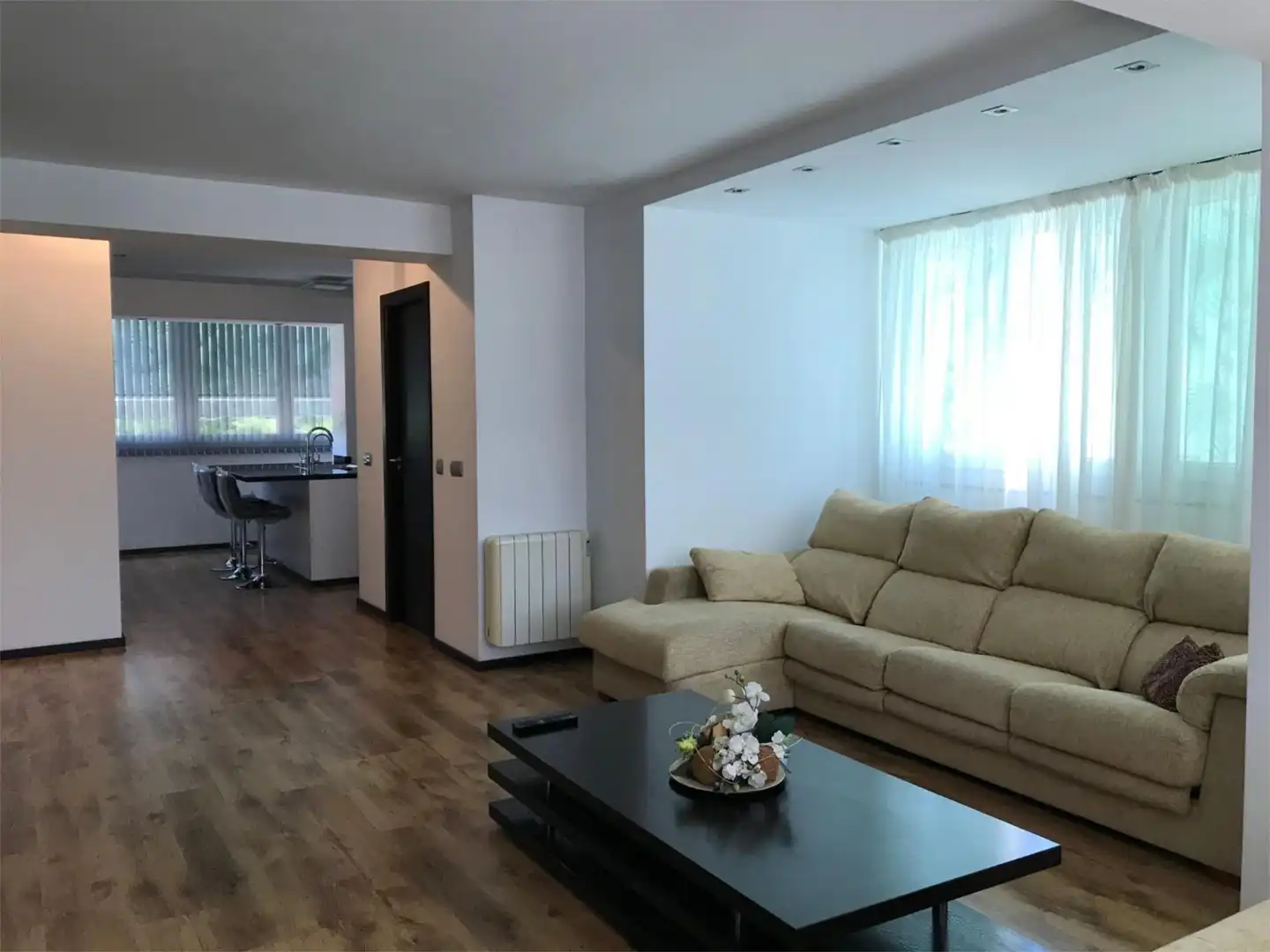 Flat for rent in Carrer de Velázquez, 10, Playa Muchavista Living room of Flat for rent in El Campello with Heating, Private garden and Parquet flooring