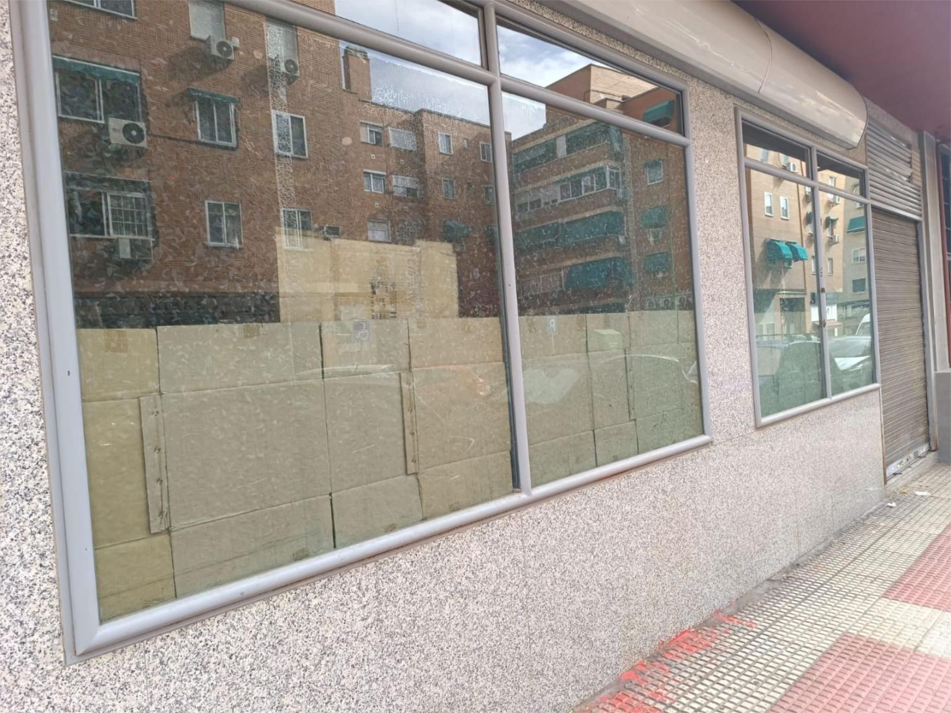 Vista exterior de Local de lloguer en Parla amb Aire condicionat