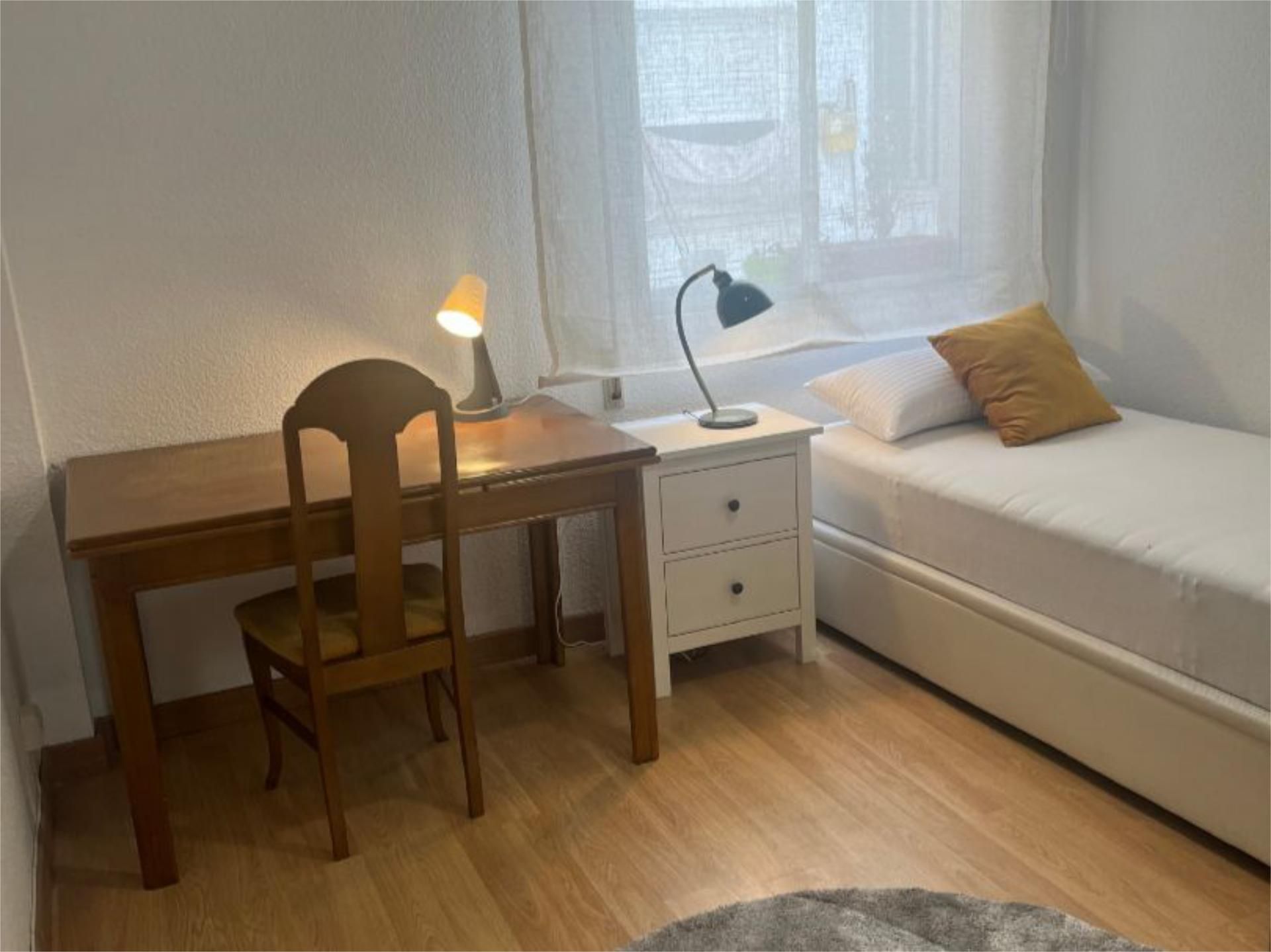 Bedroom of Flat to share in Getafe  with Parquet flooring and Furnished