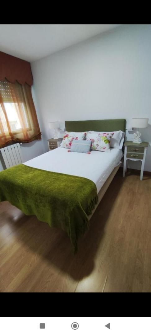 Bedroom of Flat to share in Ames  with Heating, Parquet flooring and Furnished