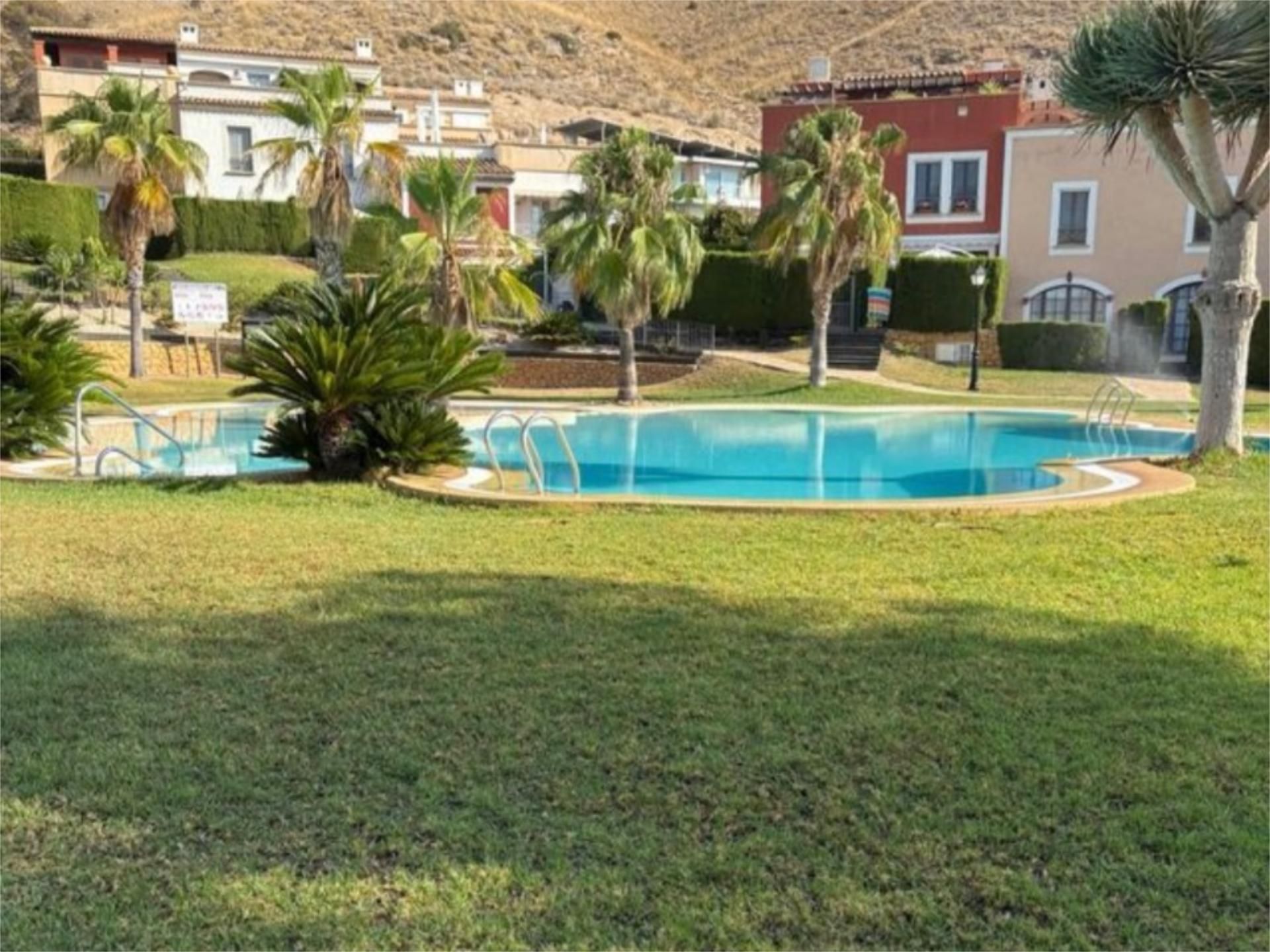 Piscina de Dúplex de lloguer en Finestrat amb Aire condicionat, Calefacció i Jardí privat