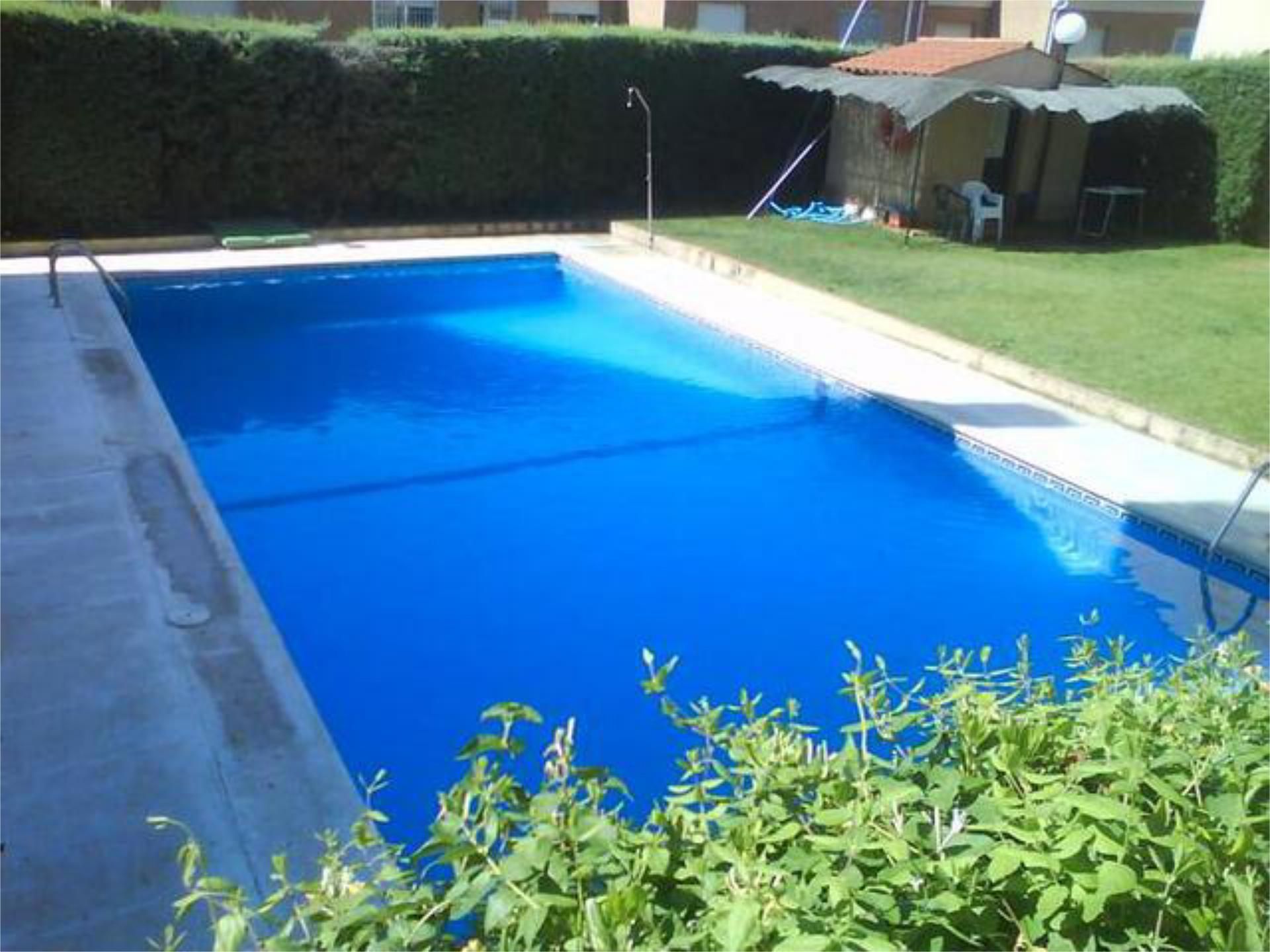 Piscina de Casa adosada de lloguer en Badajoz Capital amb Calefacció, Jardí privat i Terrassa