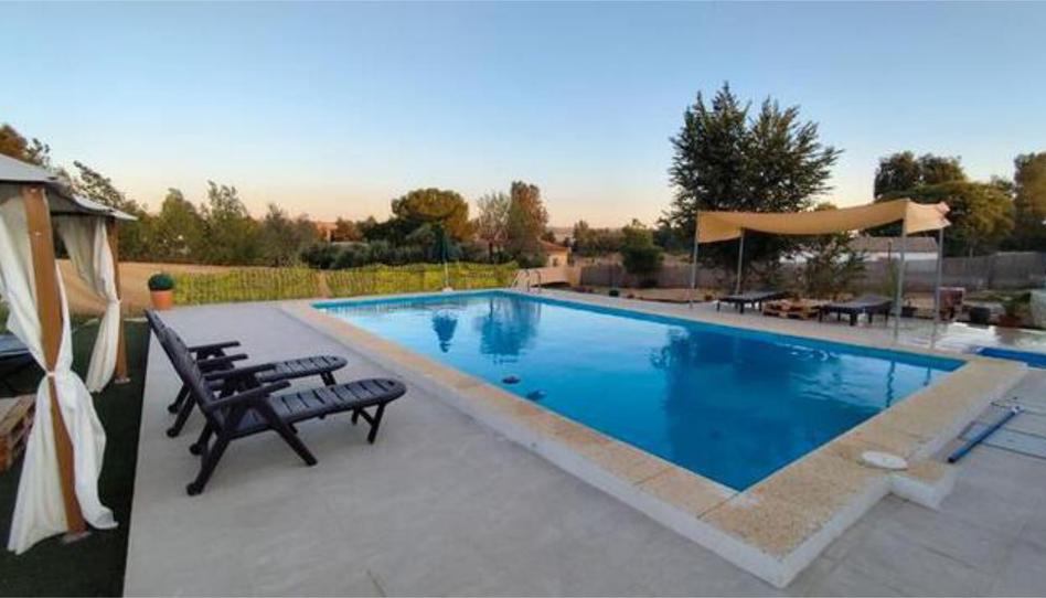 Casa adosada en venda a Sanlúcar la Mayor, Sevilla - imatge 1 Foto 1 de Casa adosada en venda a Sanlúcar la Mayor, Sevilla