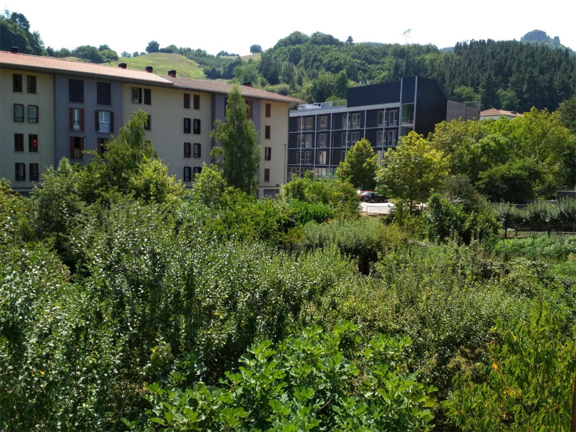 Vista exterior de Dúplex de lloguer en Eskoriatza amb Calefacció, Parquet i Moblat