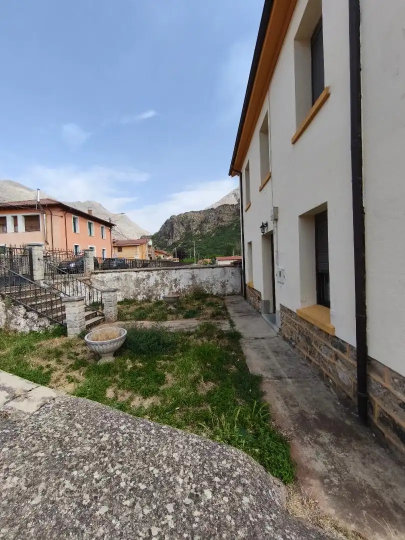 Casa o chalet en venta en Calle Marcelino Gonzalez, 50, Vegacervera Vista exterior de Casa o chalet en venta en Vegacervera