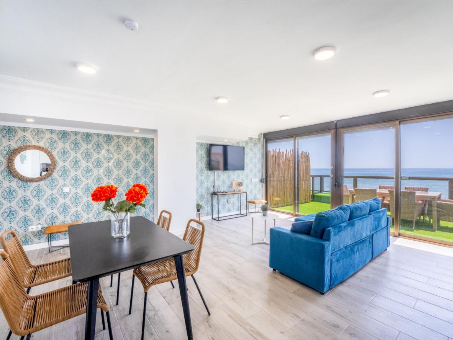 Living room of Flat for sale in Benalmádena  with Air Conditioner, Terrace and Furnished