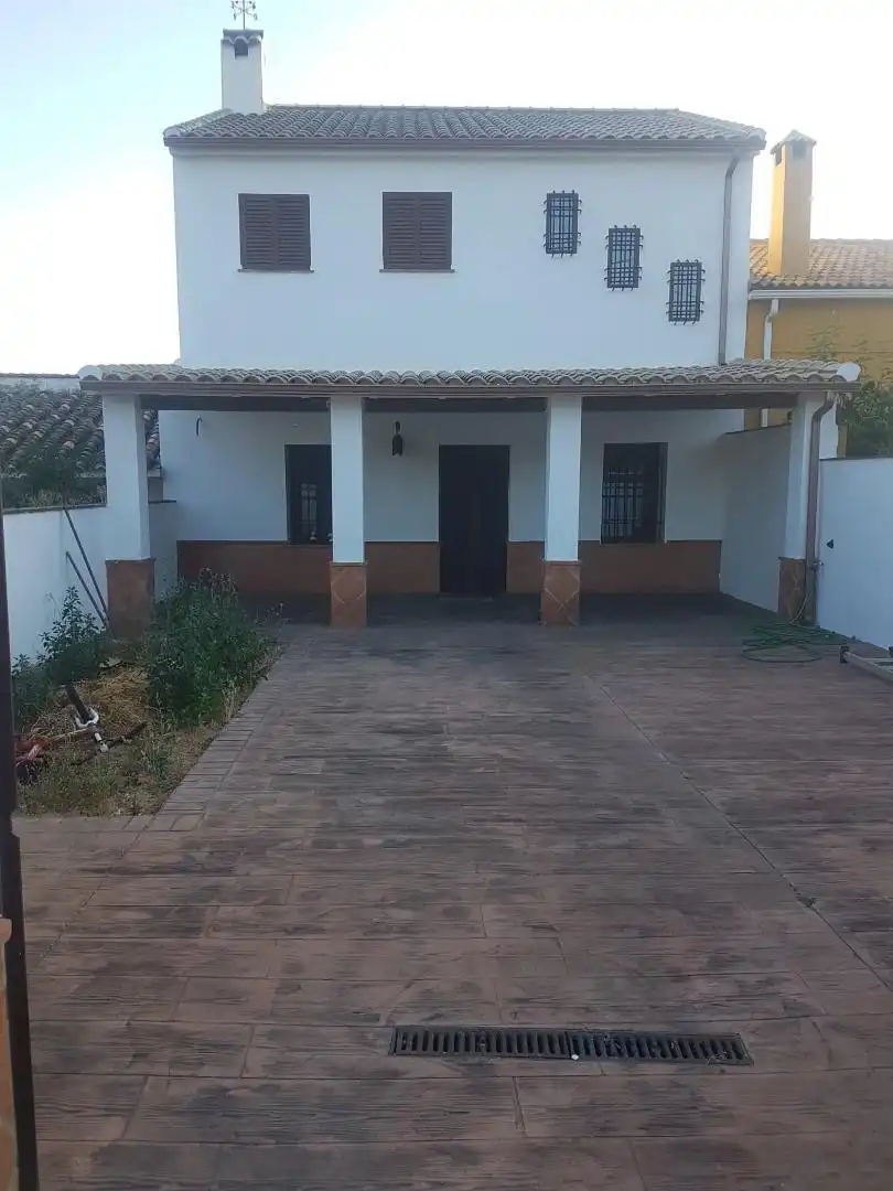 Casa adosada en venta en N-432, 252, Obejo Vista exterior de Casa adosada en venta en Obejo con Aire acondicionado, Calefacción y Jardín privado
