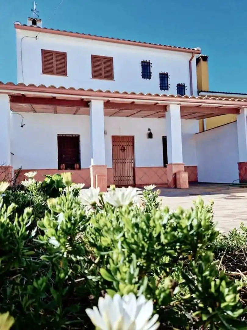 Casa adosada en venta en N-432, 252, Obejo Vista exterior de Casa adosada en venta en Obejo con Aire acondicionado, Calefacción y Jardín privado