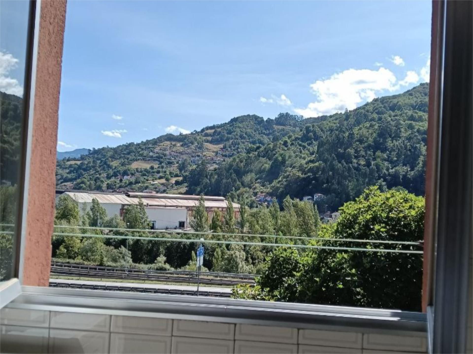 Vista exterior de Pis de lloguer en Mieres (Asturias) amb Parquet i Moblat