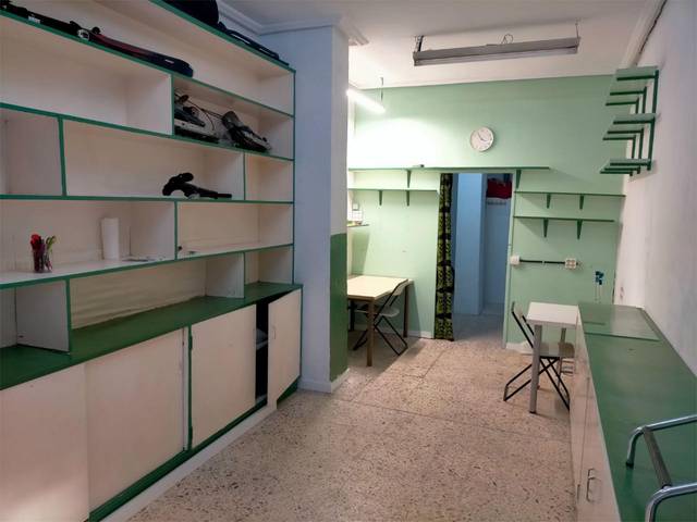 Local comercial en Venta en Calle Ramon Y Cajal Kãleã, 9 en Centro