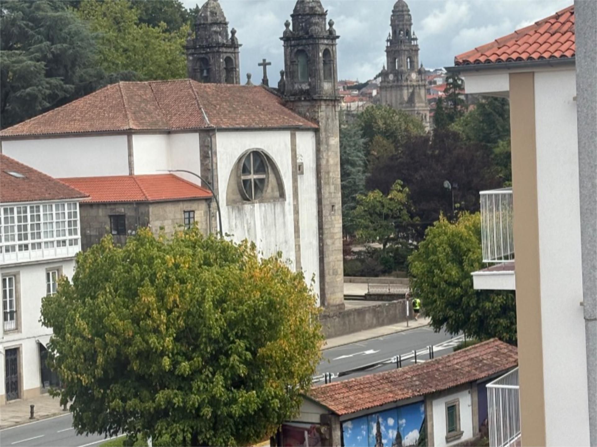 Vista exterior de Piso de alquiler en Santiago de Compostela  con Calefacción, Parquet y Terraza