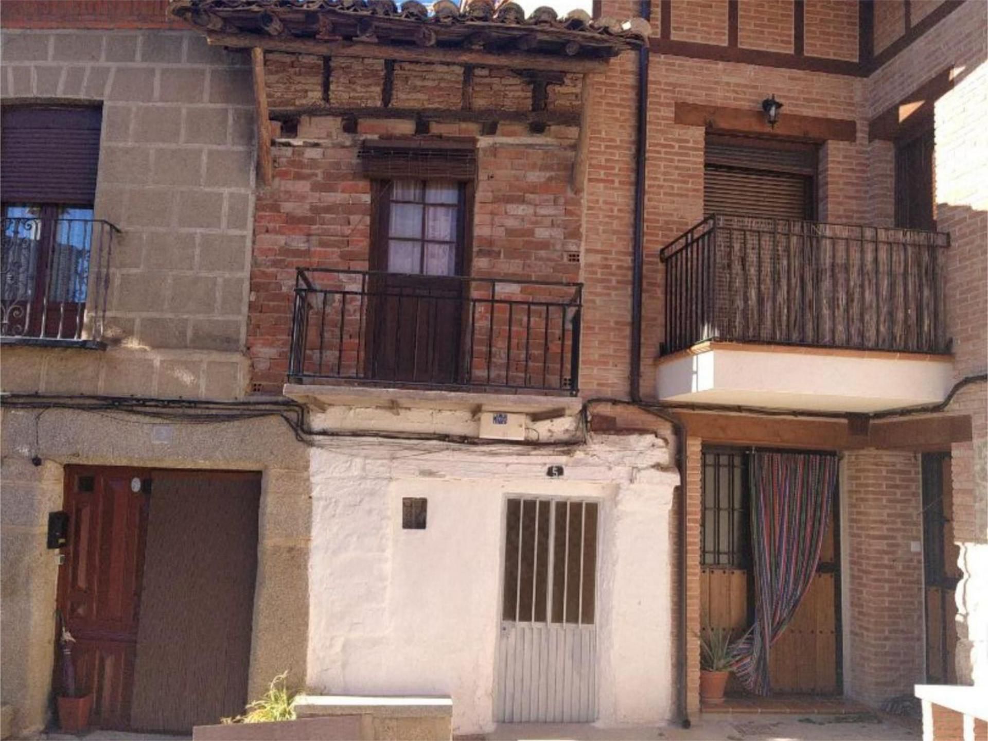 Außenansicht von Wohnung zum verkauf in Villarejo del Valle mit Privatgarten und Balkon
