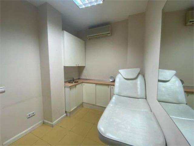 Local comercial en Alquiler en Caballería Española