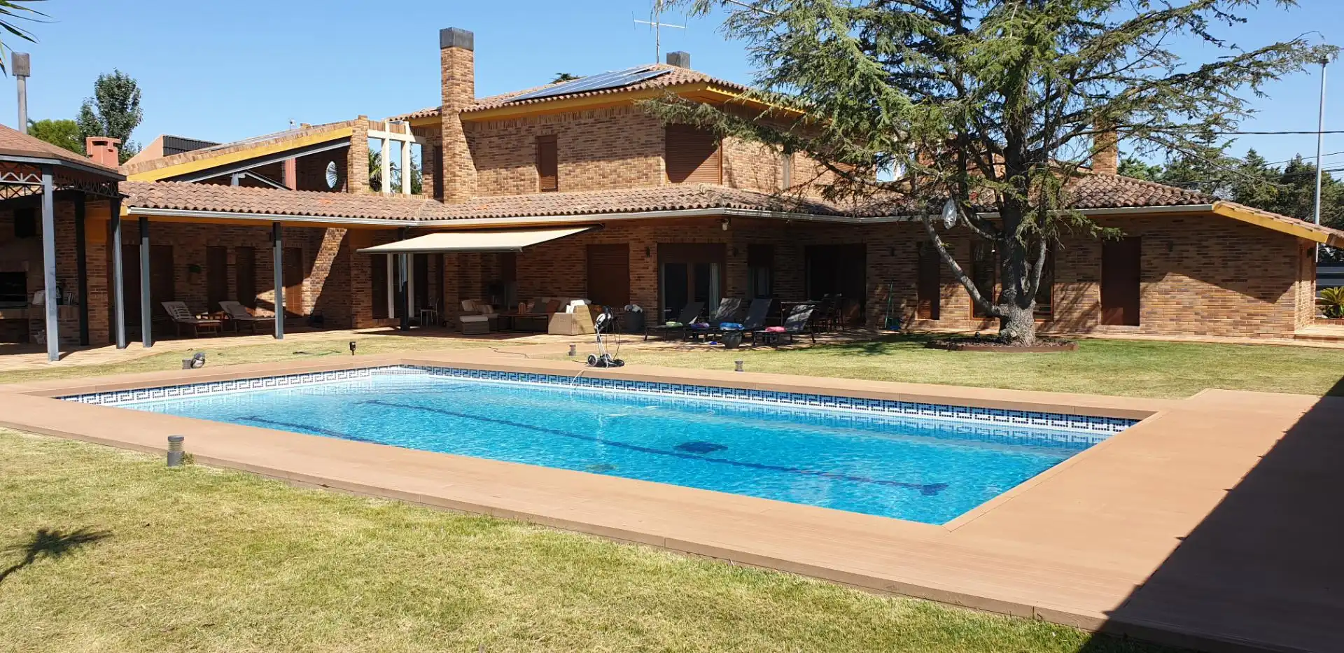 Casa o xalet en venda a Calle Sos del Rey Católico, 2, La Muela Casa o xalet en venda a Calle Sos del Rey Católico, 2, La Muela