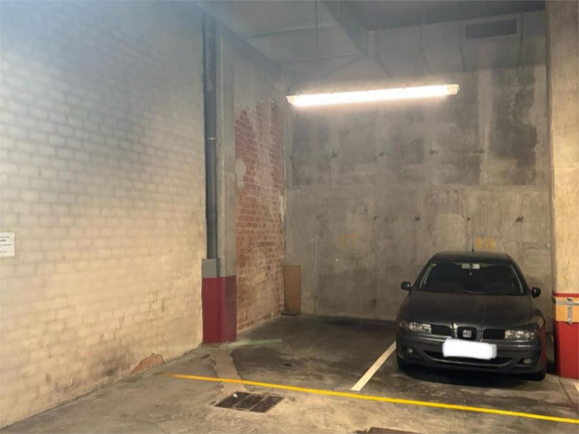 Parking of Garage to rent in Santiago de Compostela 