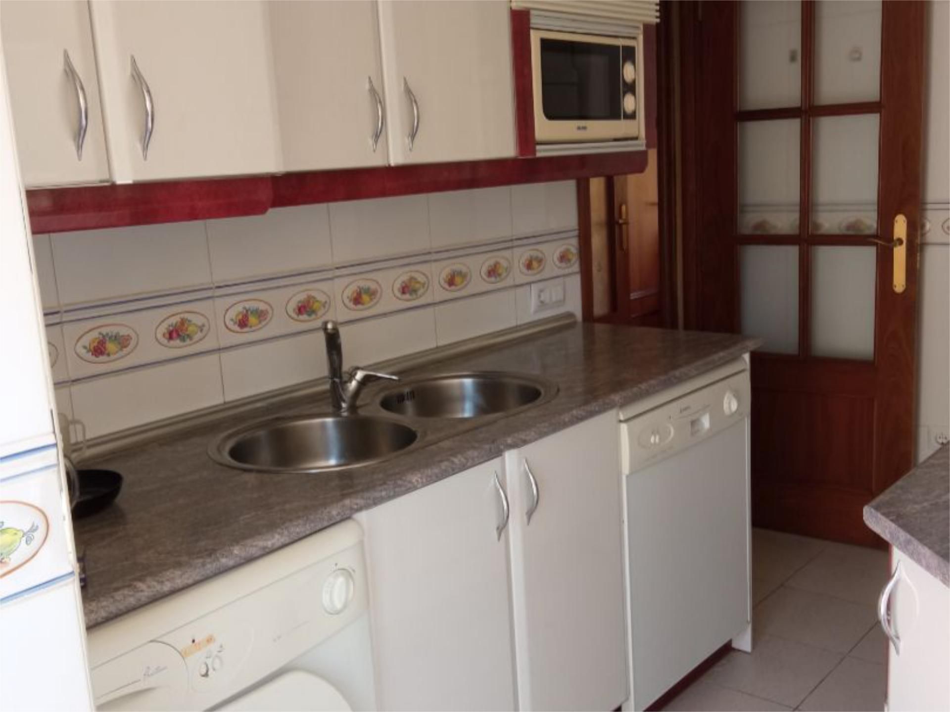 Kitchen of Flat to rent in Salamanca Capital  with Heating, Parquet flooring and Furnished