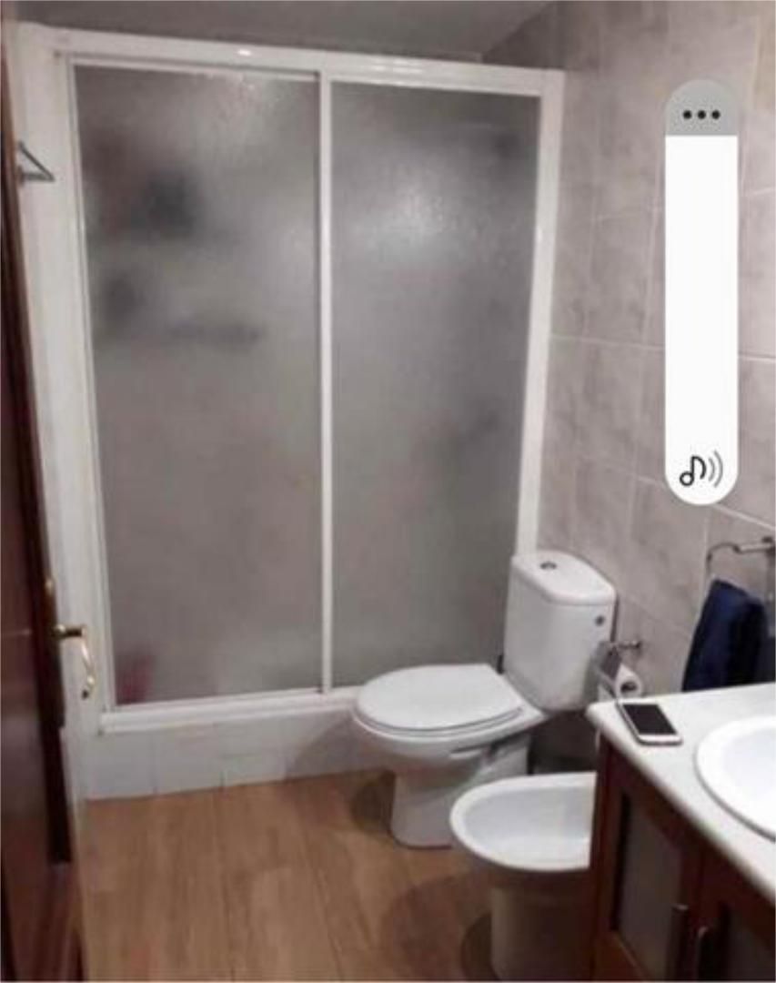 Baño de Piso para compartir en Marbella