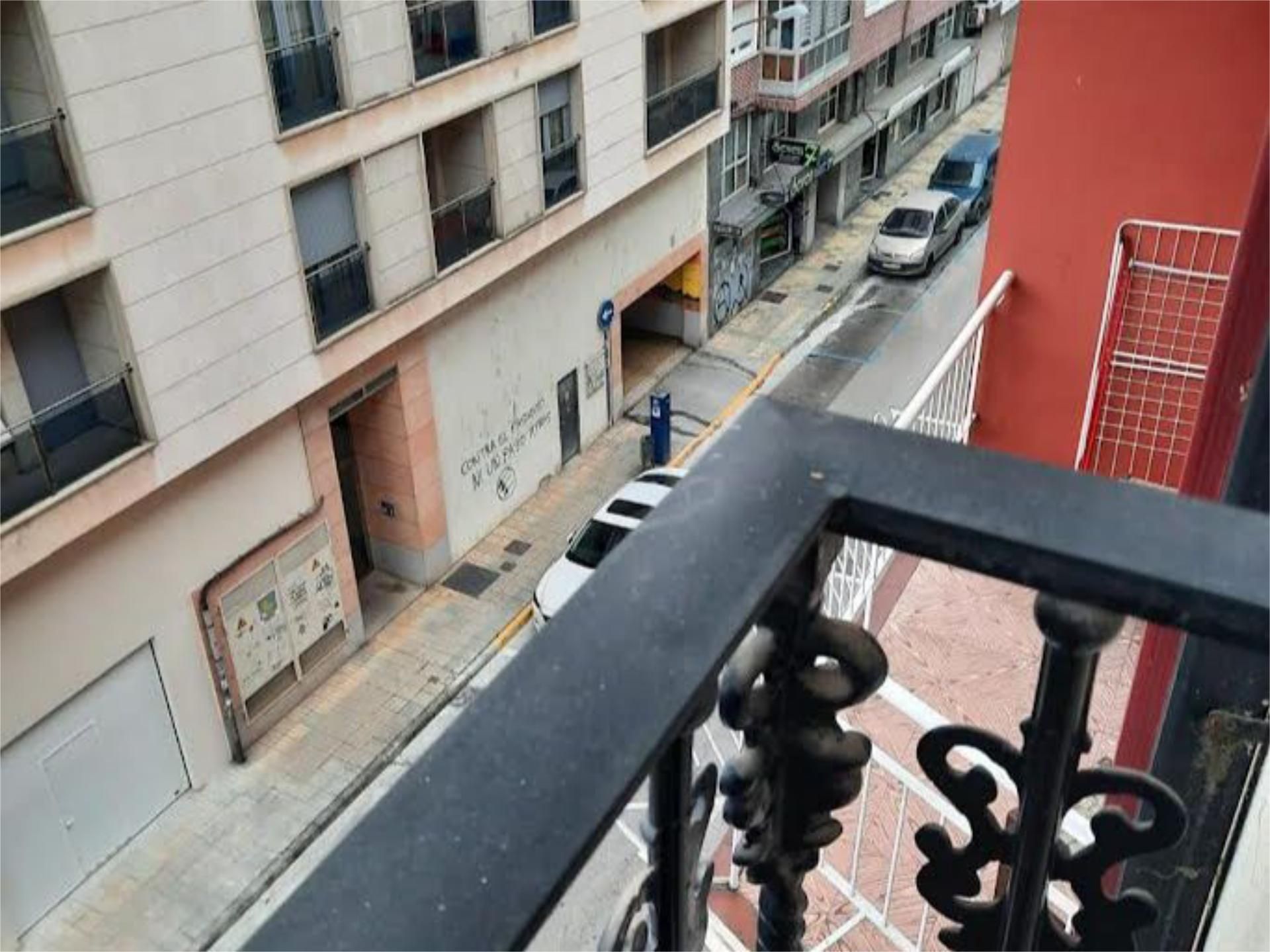 Vista exterior de Piso en venta en Ponferrada con Calefacción, Trastero y Parking comunitario