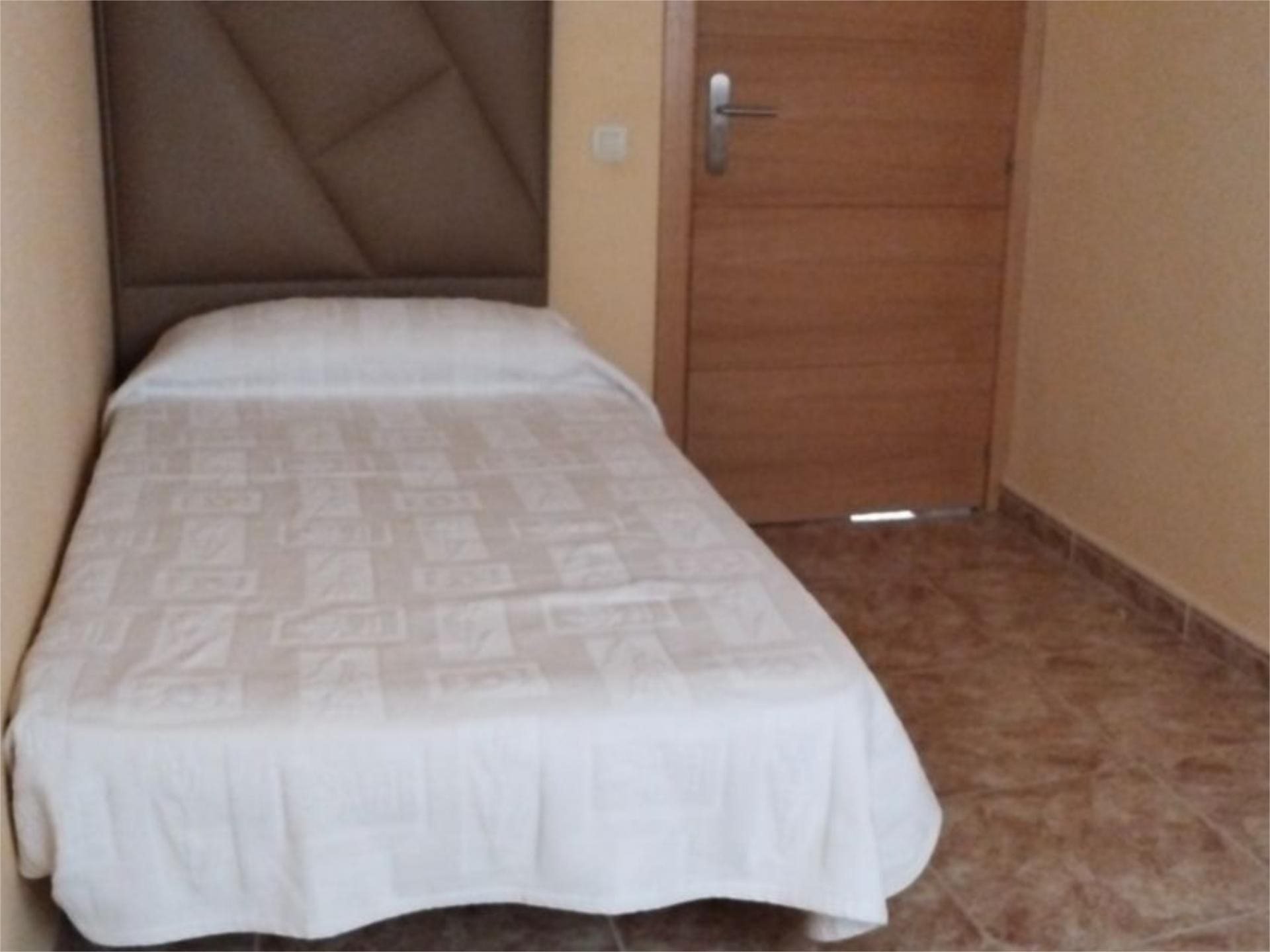 Single-family semi-detached to share in Calle del Alcácer, Corral de Almaguer