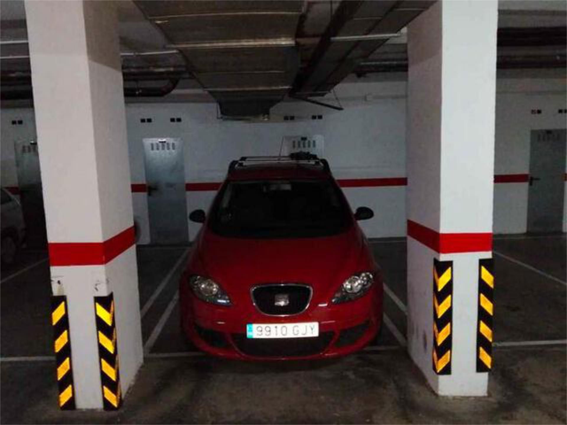 Parking of Garage to rent in Paterna