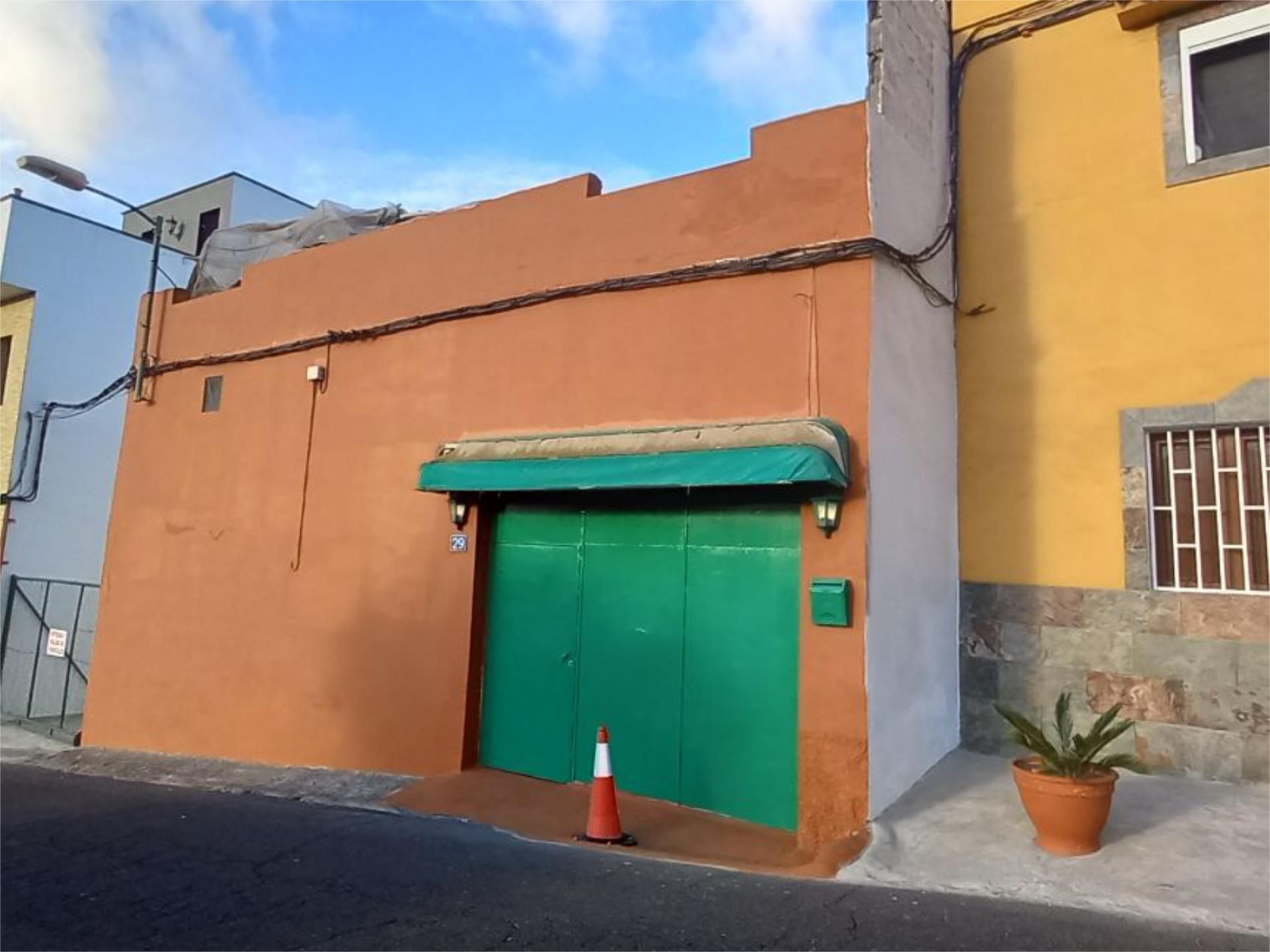 Vista exterior de Casa adosada en venda en Las Palmas de Gran Canaria amb Traster