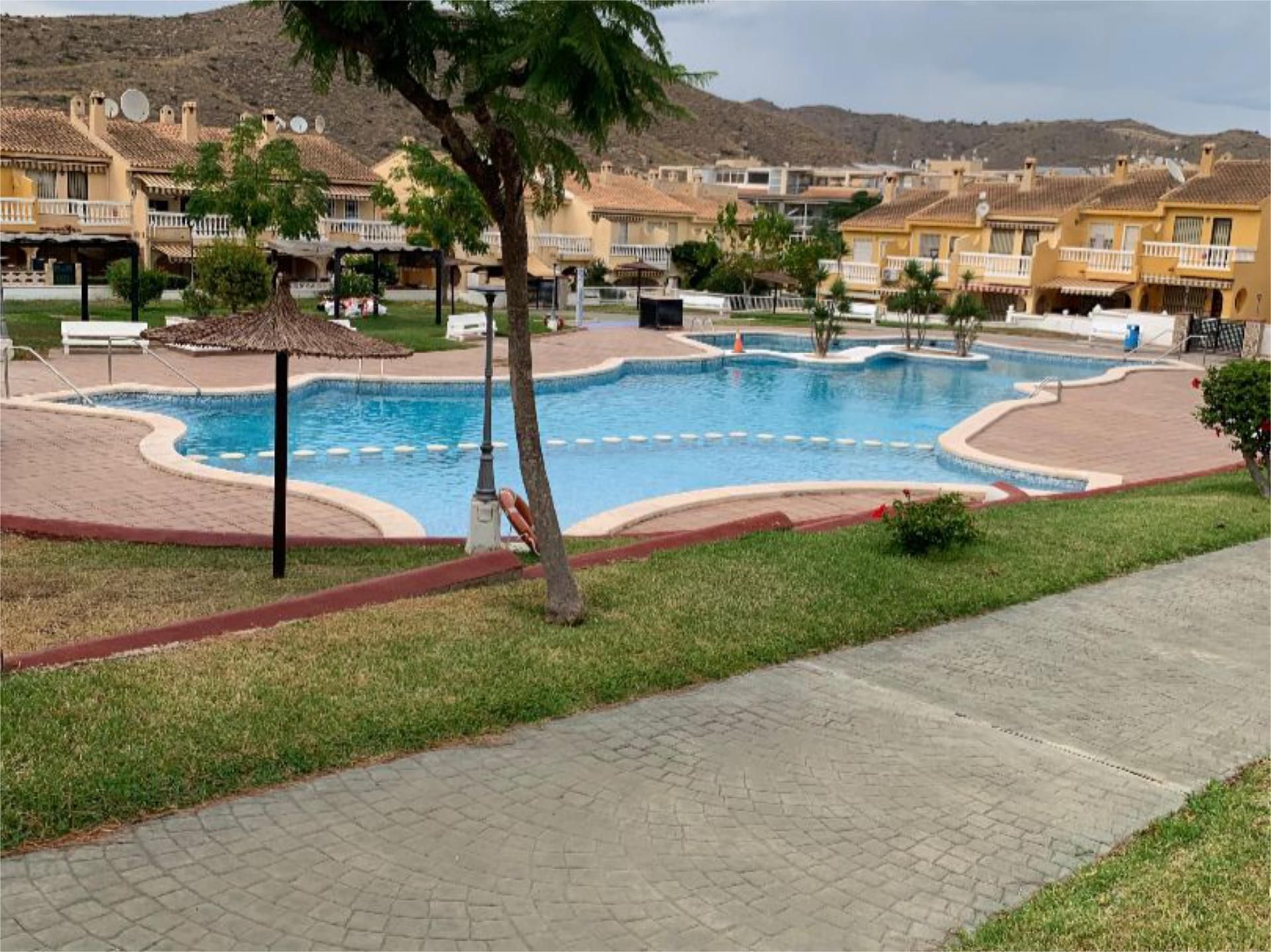 Piscina de Casa adosada para compartir en El Campello con Terraza, Piscina y Amueblado