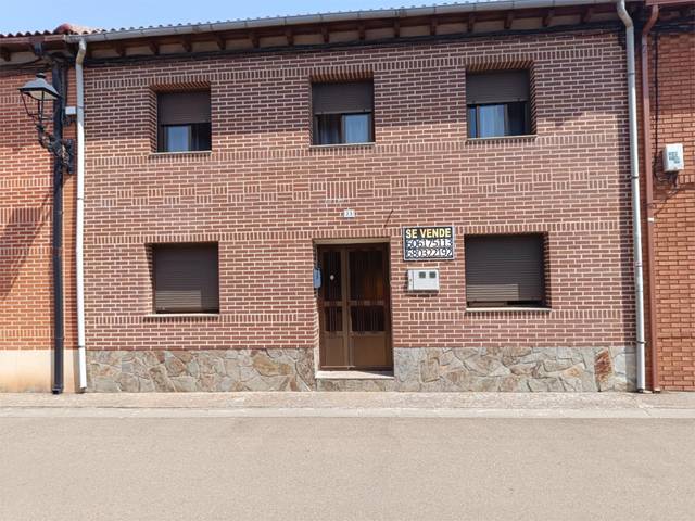 Casa adosada en Venta en Calle Real, 35 en El Burgo Ranero