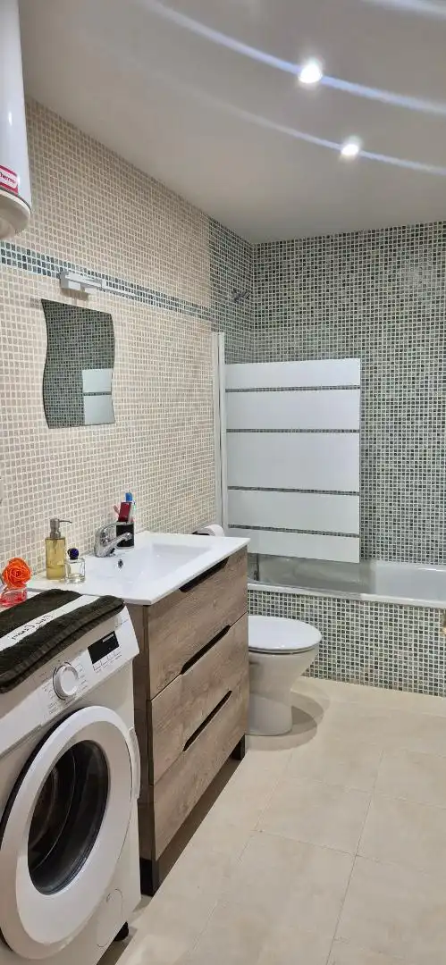 Badezimmer von Wohnung zur Miete in La Fuente de San Esteban  mit Heizung, Parkett und Möbliert