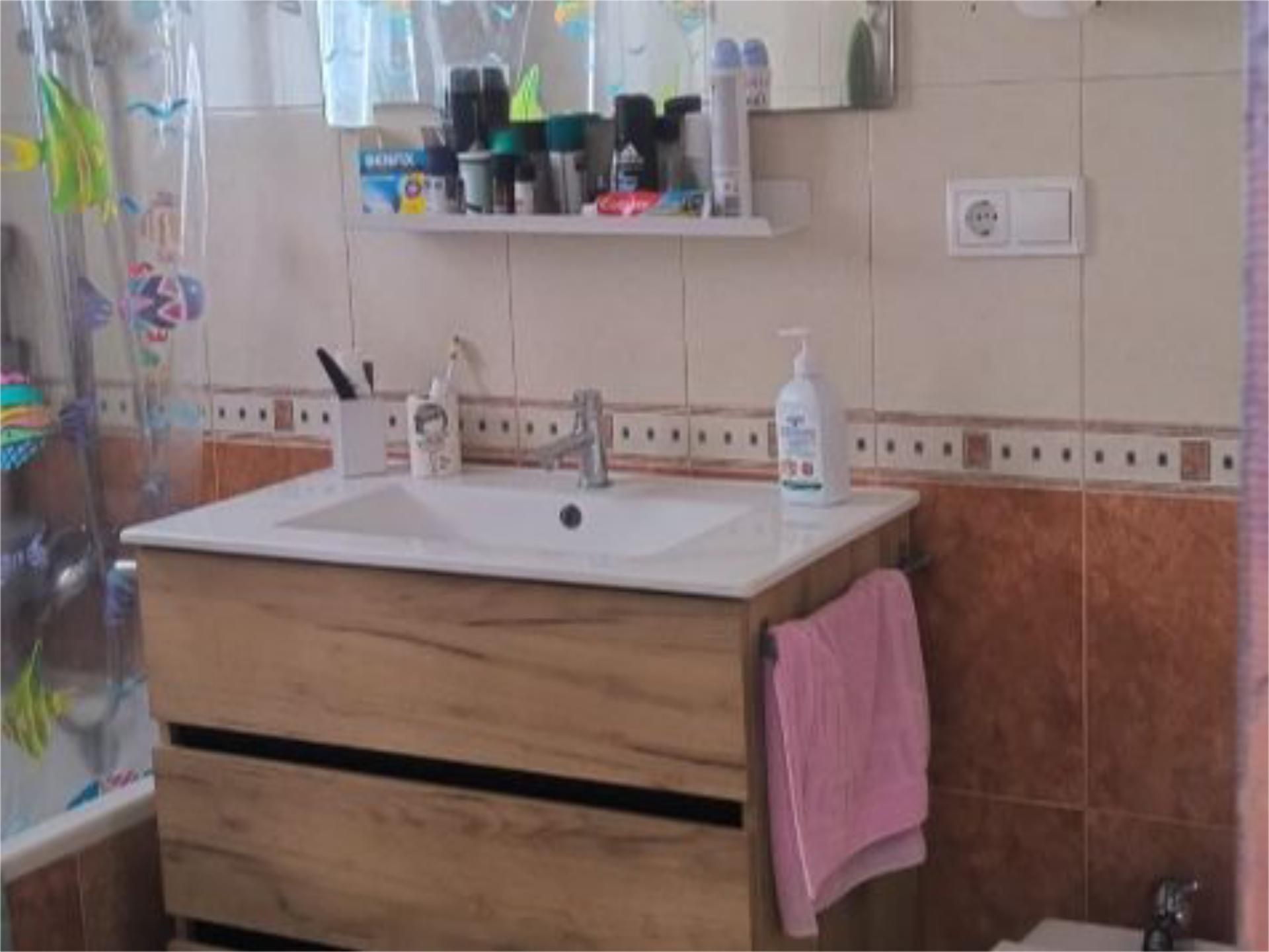 Bany de Pis en venda en  Almería Capital amb Aire condicionat i Balcó