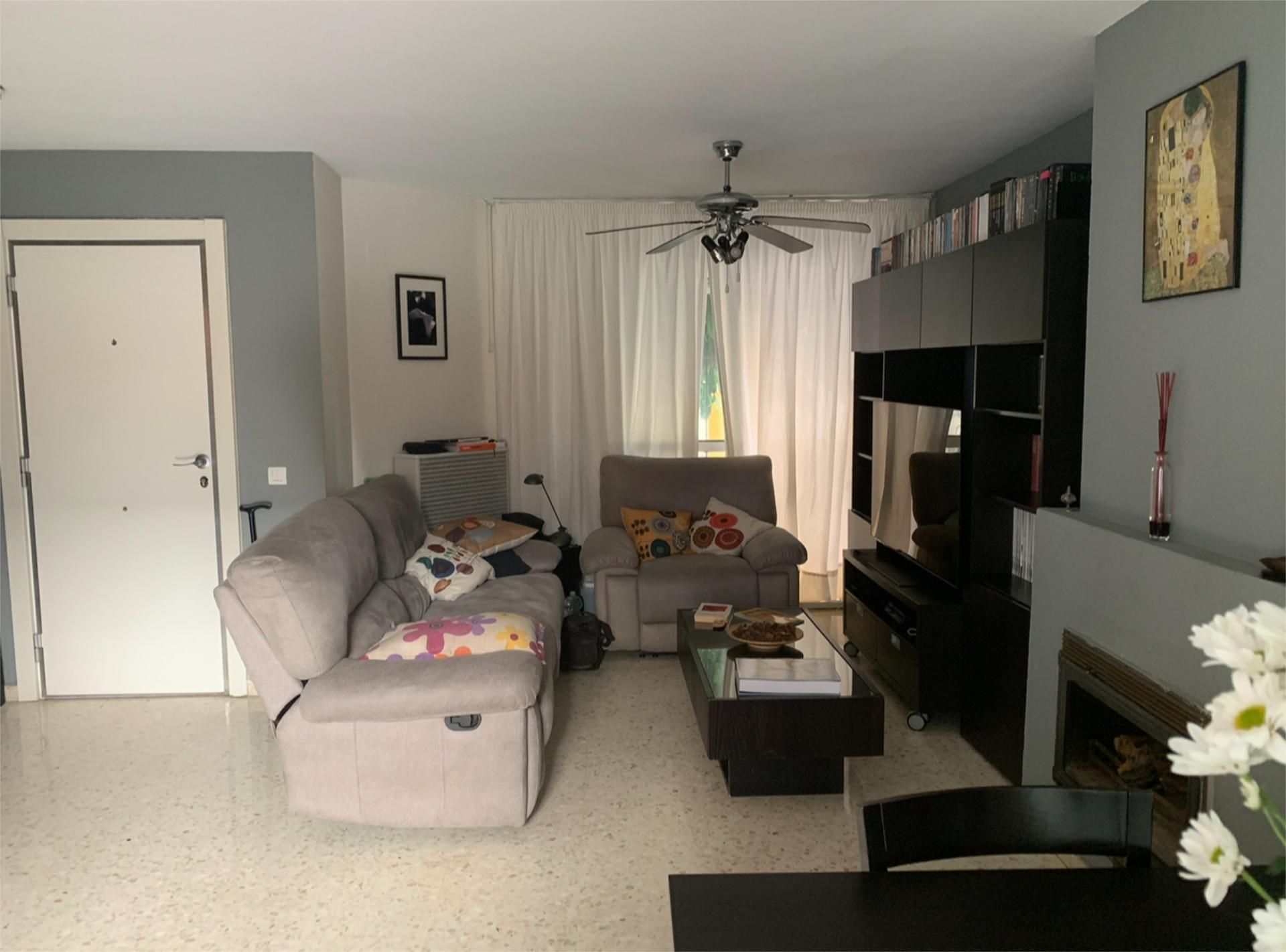 Sala de estar de Casa adosada en venta en Tomares con Aire acondicionado, Terraza y Balcón
