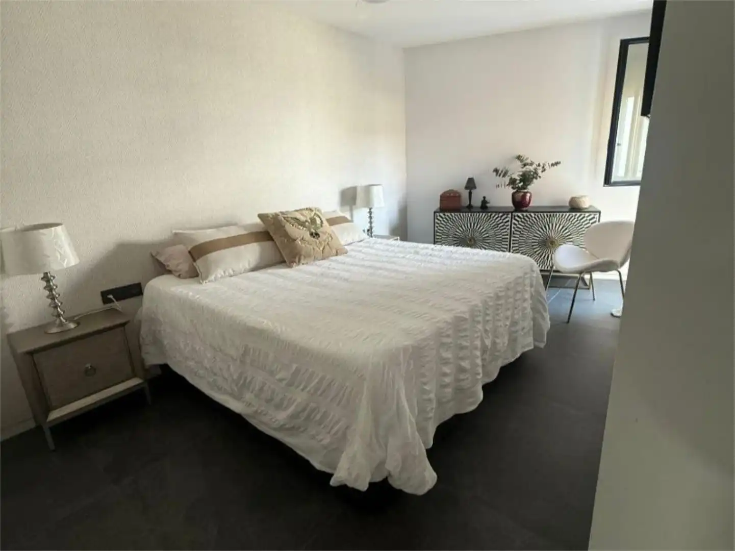 Piso en venta en La Tahona, 1, Zahara Pueblo Habitación de Piso en venta en Zahara de los Atunes con Aire acondicionado, Calefacción y Terraza